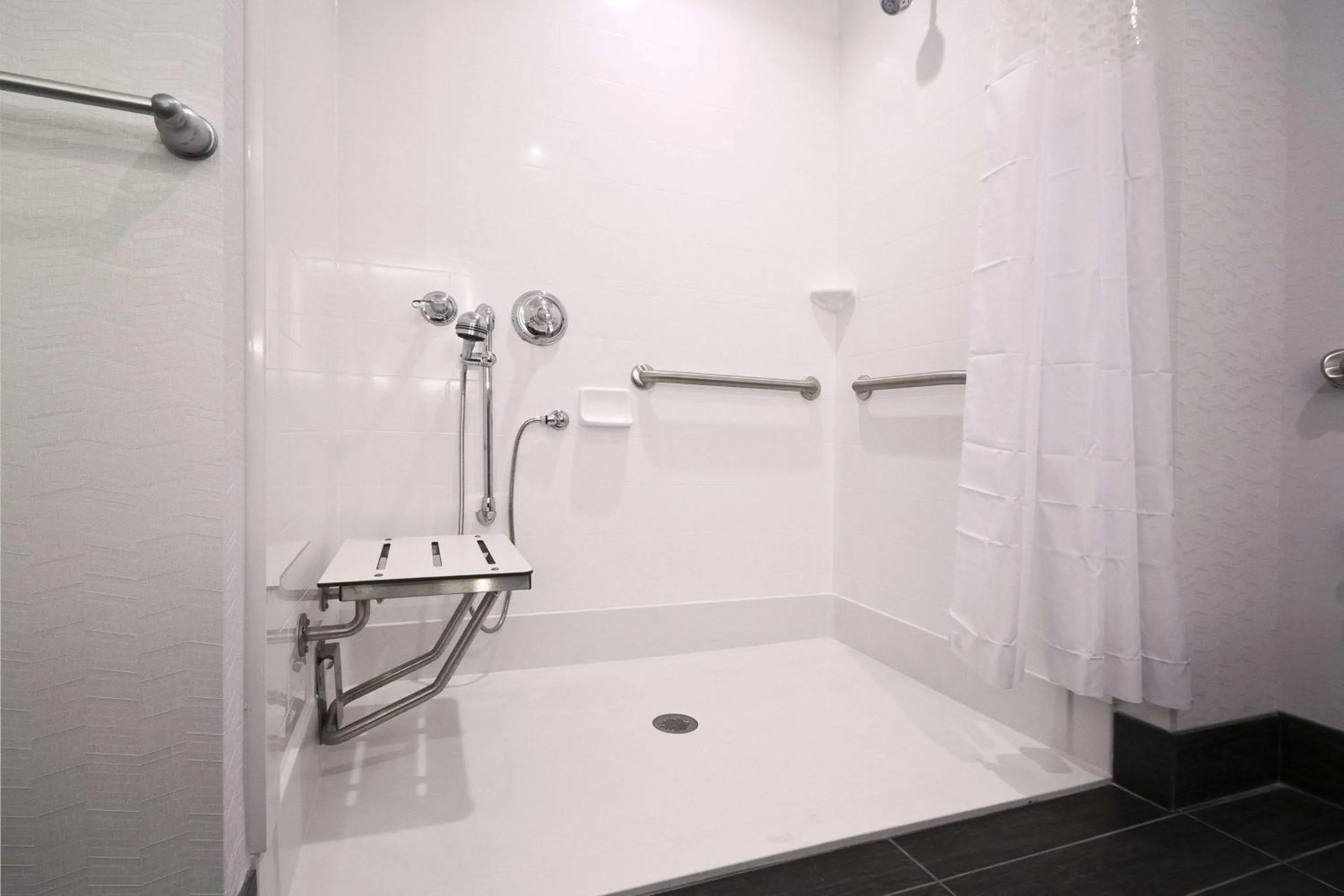 Bathroom in Hampton Inn & Suites Columbus/University Area