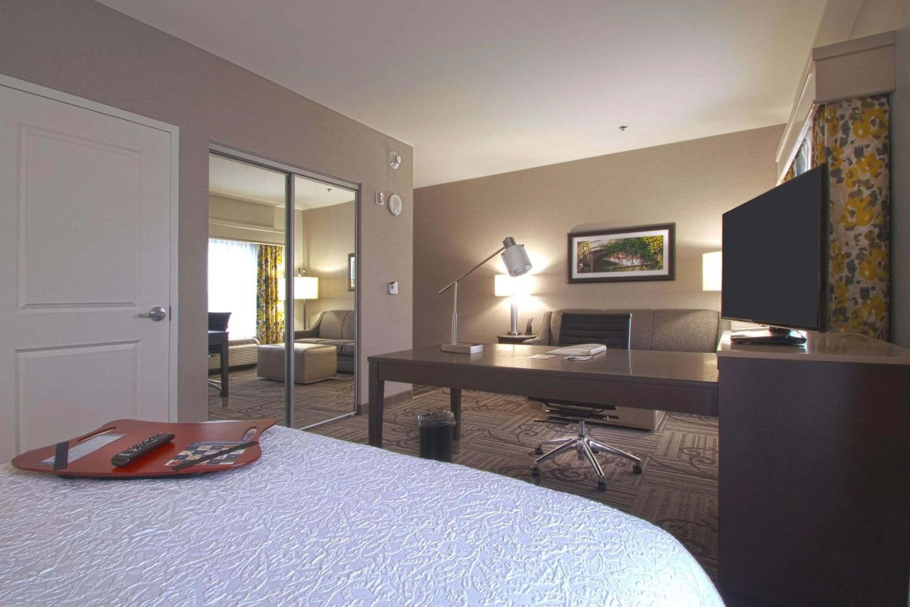 Bedroom, Bed in Hampton Inn & Suites Columbus/University Area