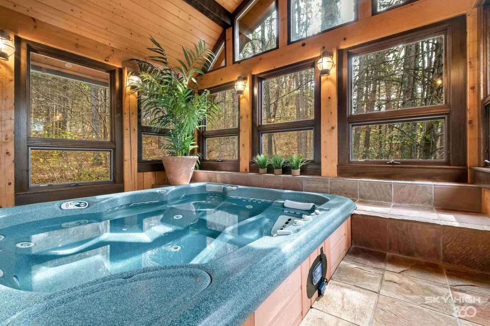 Hot Tub in Cinnamon Valley