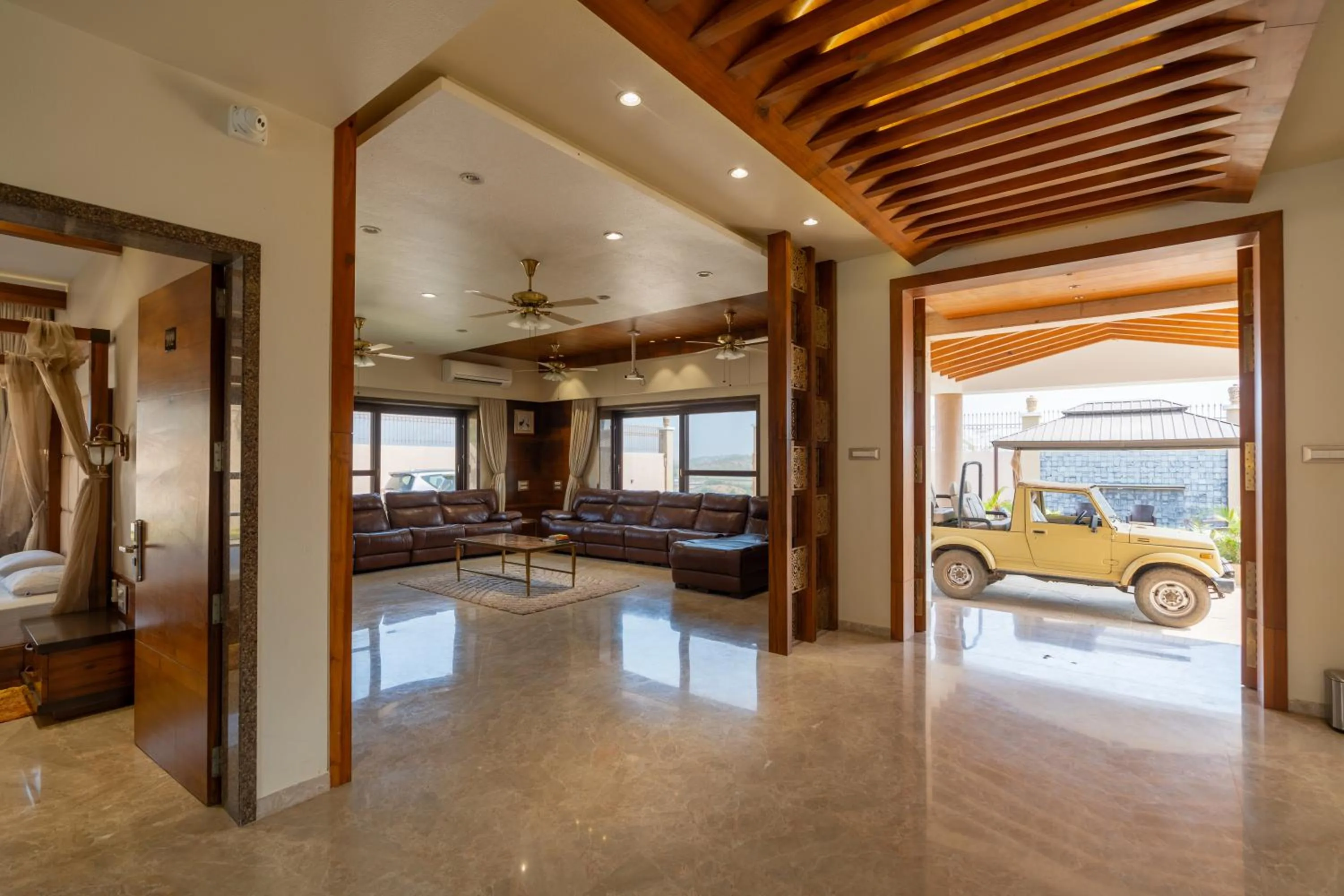 Lounge or bar in The Gaj Kesri Gir - Best Wildlife Resort in Gir