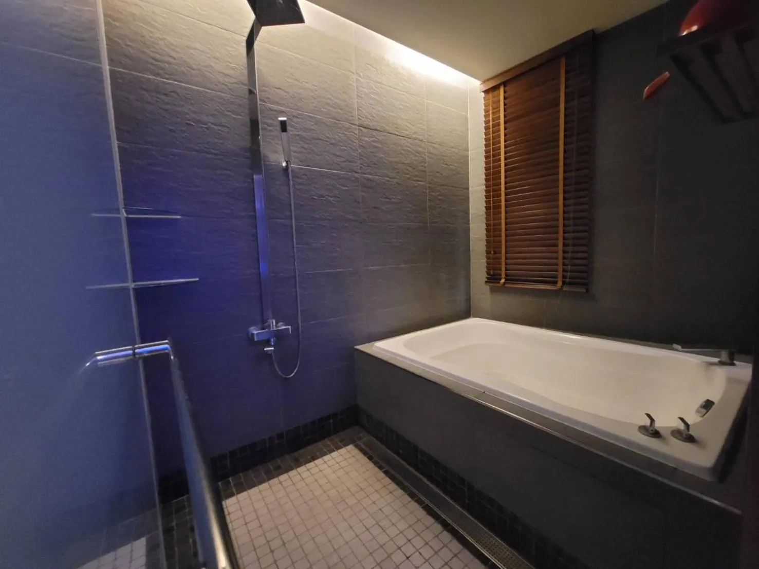 Bath in A&L Inn 戀灣旅棧