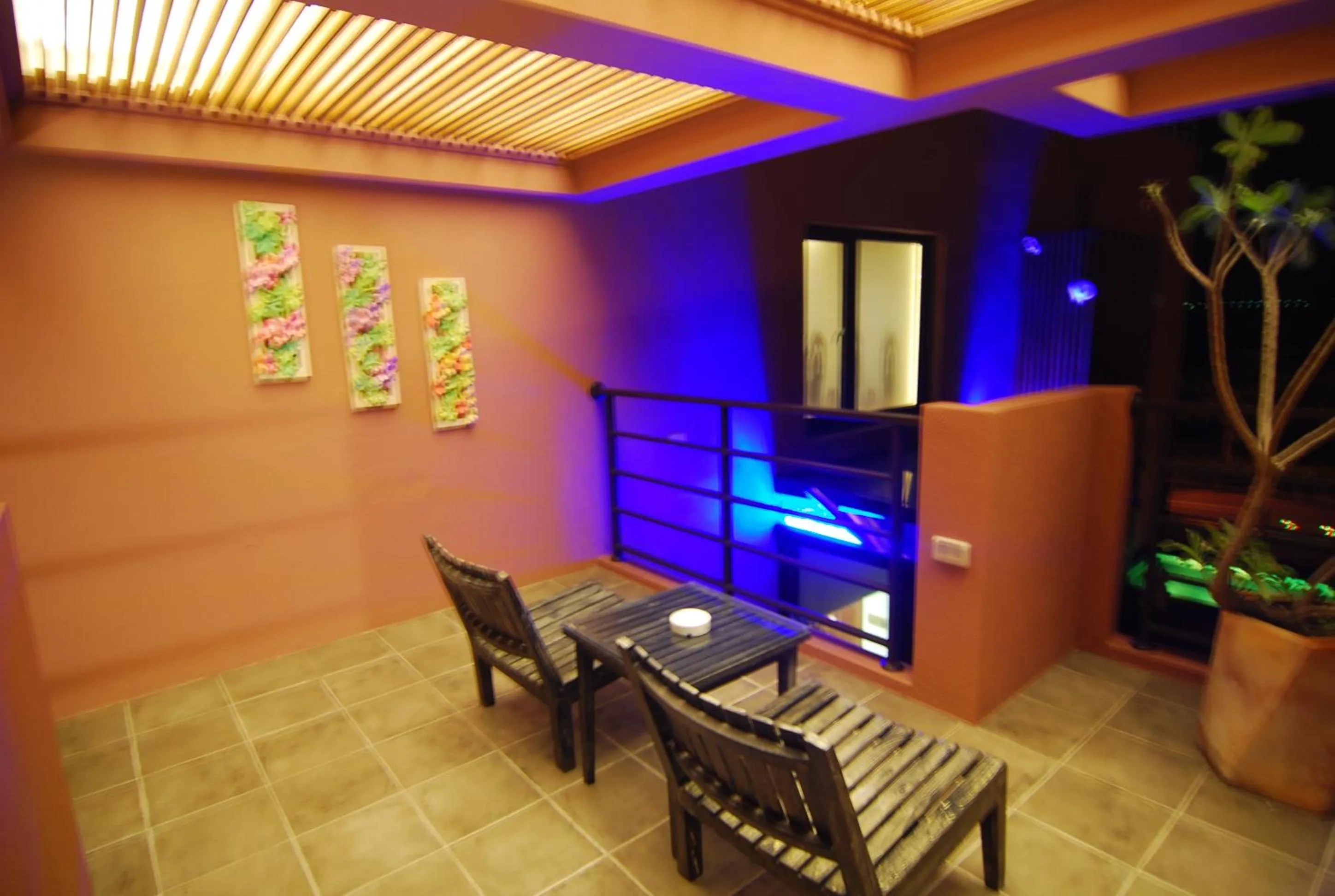 Seating area in A&L Inn 戀灣旅棧