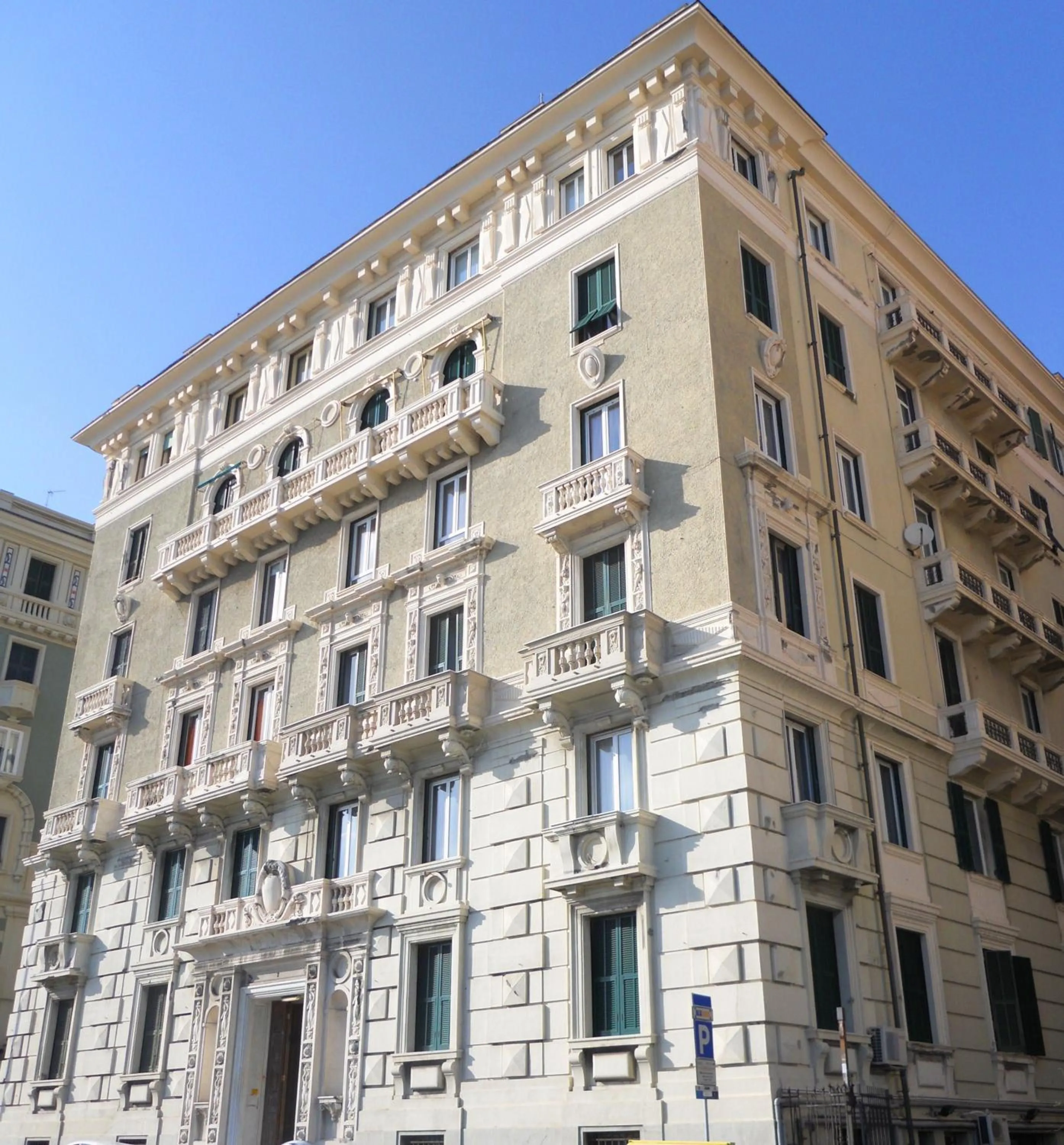 Property building in Home Grifondoro Affittacamere