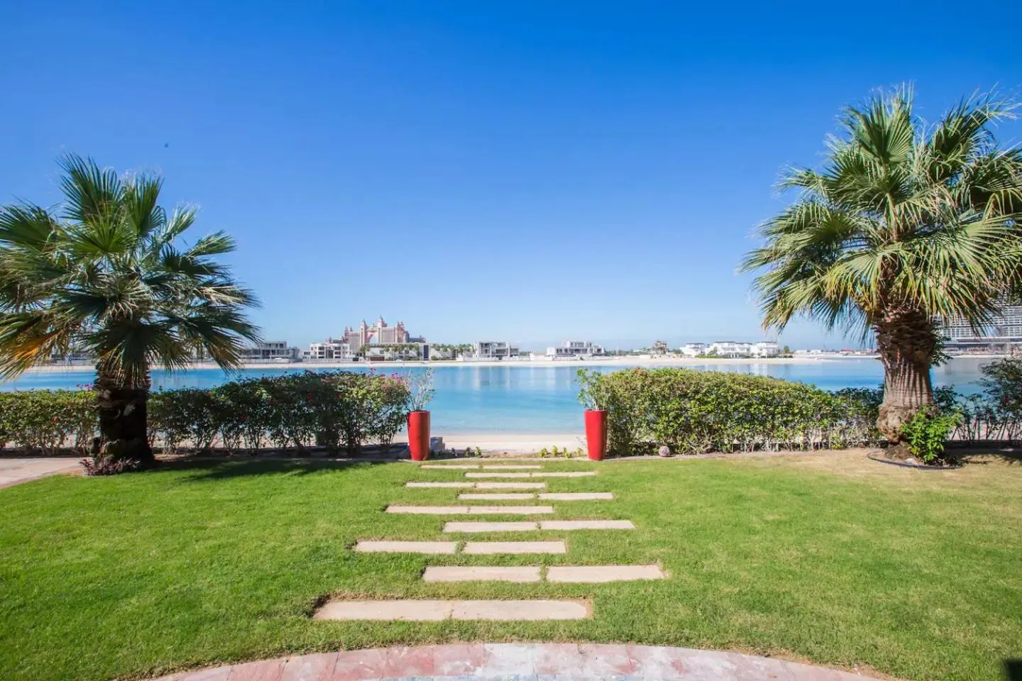 Frond F, Beachfront Villa, Palm Jumeirah - Mint Stay