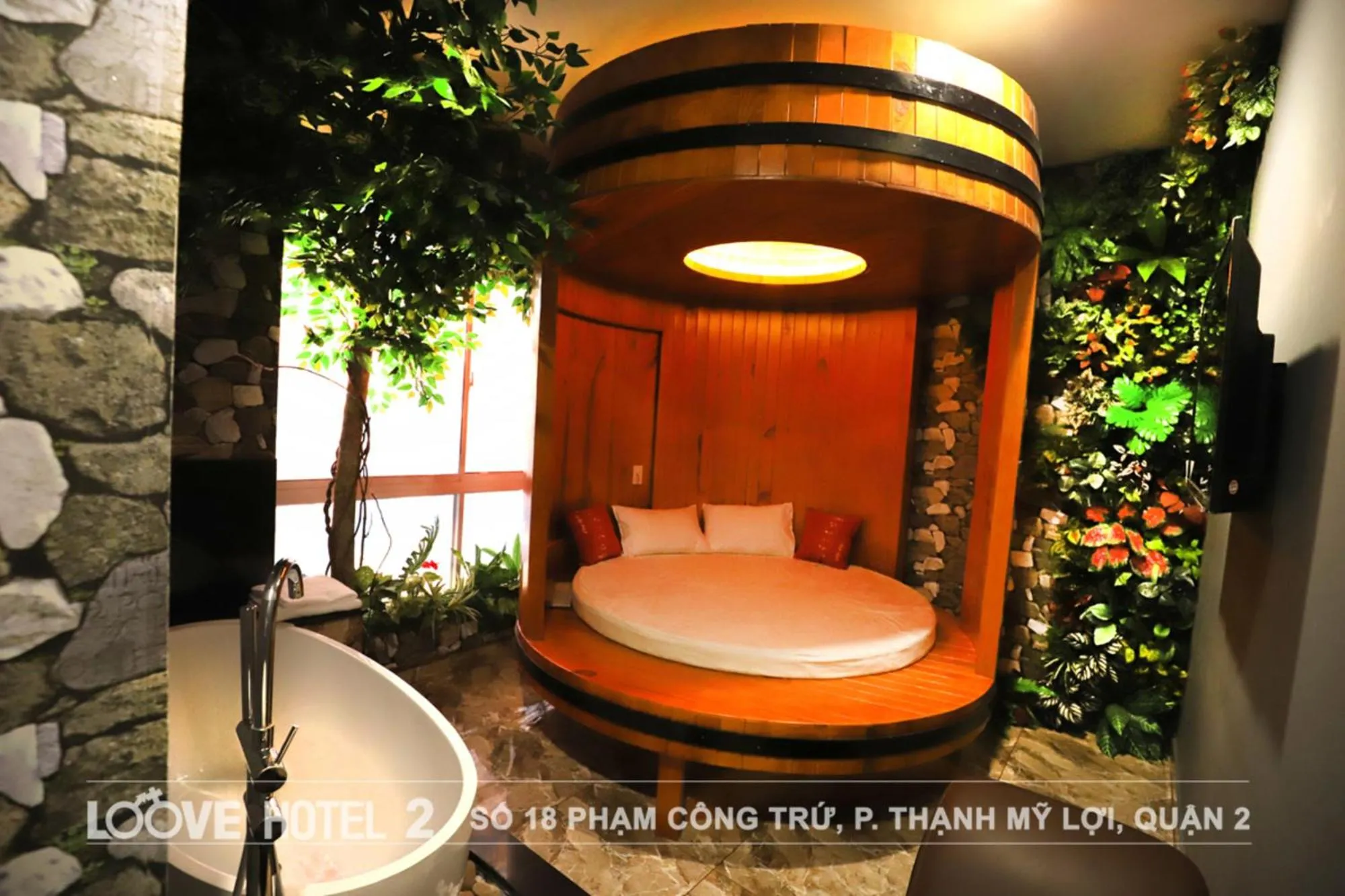 Bed in Loove Hotel - Khách Sạn Tình Yêu