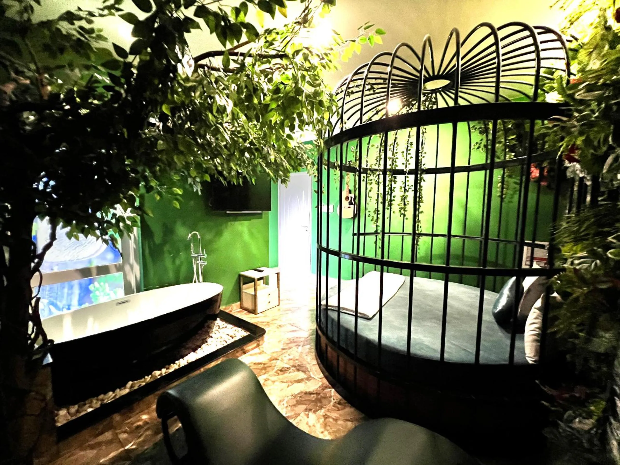 Bed in Loove Hotel - Khách Sạn Tình Yêu