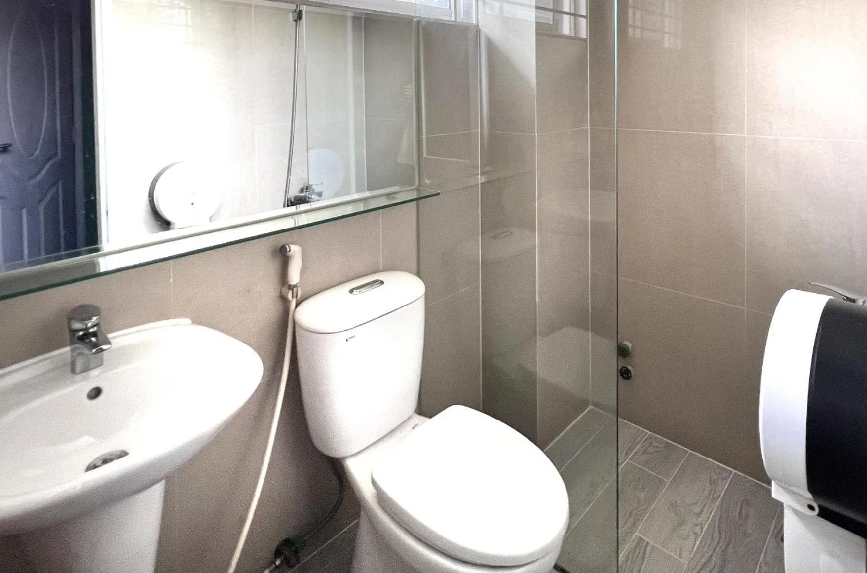 Toilet in Loove Hotel - Khách Sạn Tình Yêu