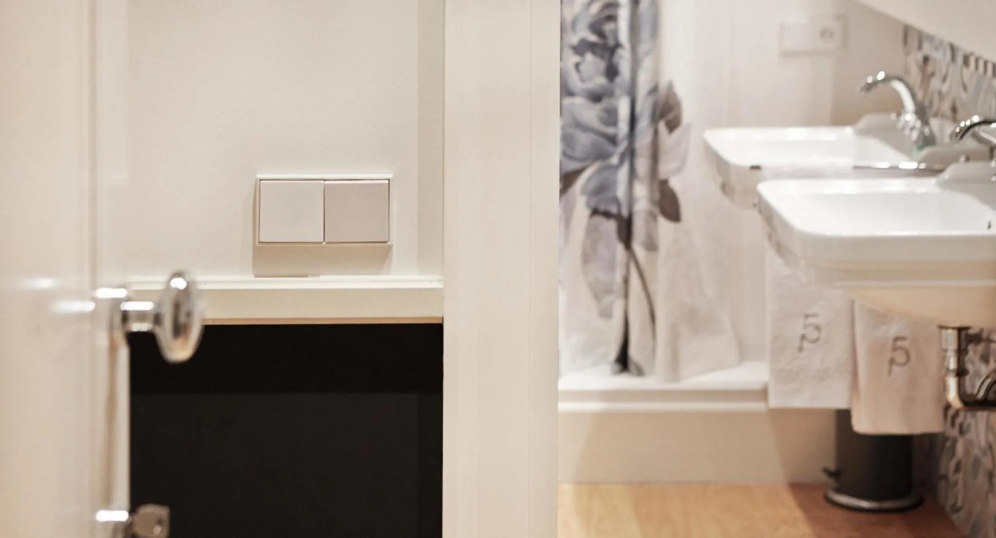 Bathroom in Cinque Rooms