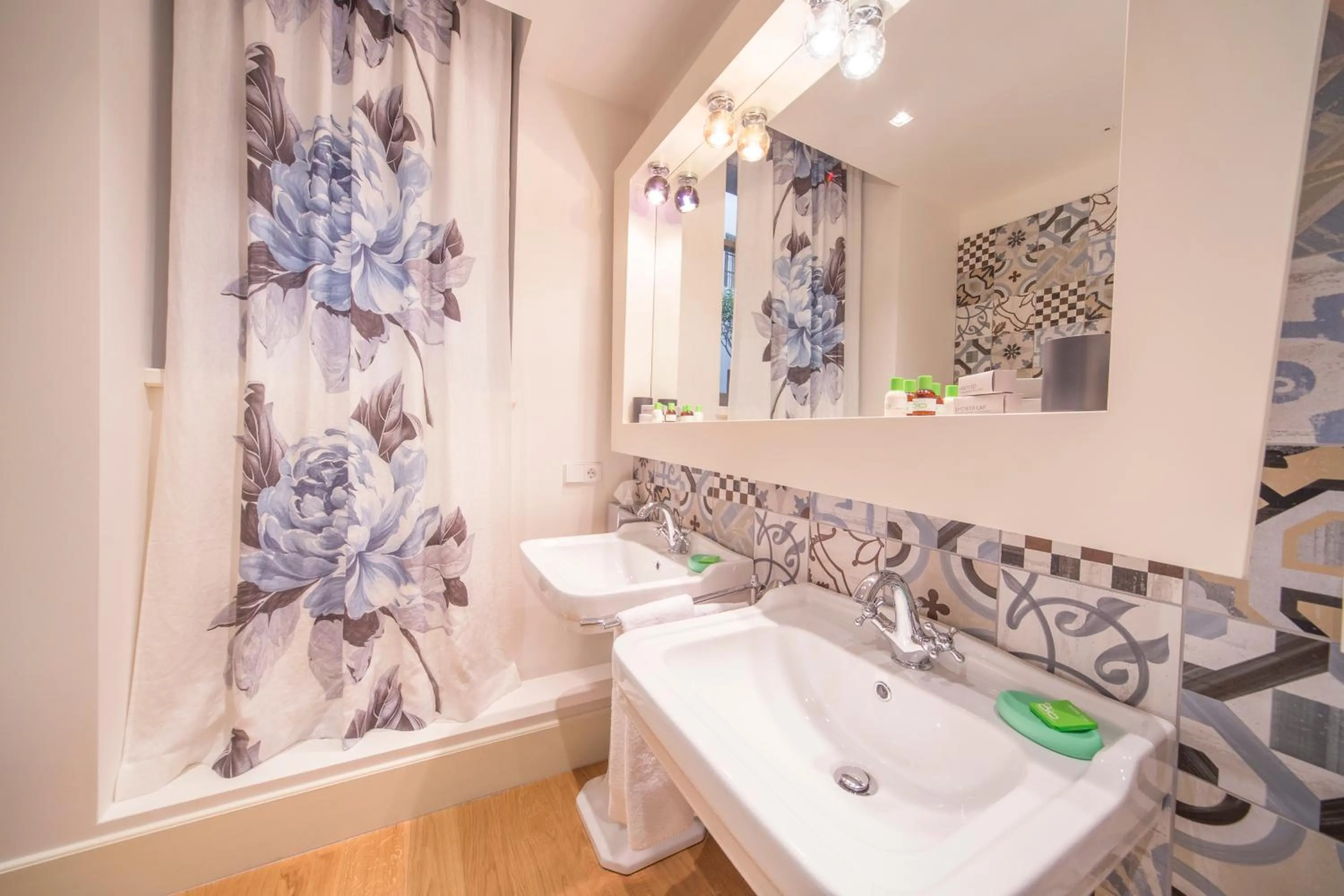 Bathroom in Cinque Rooms