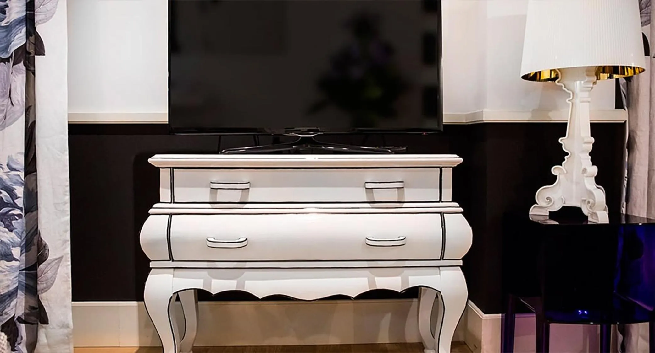 TV and multimedia in Cinque Rooms