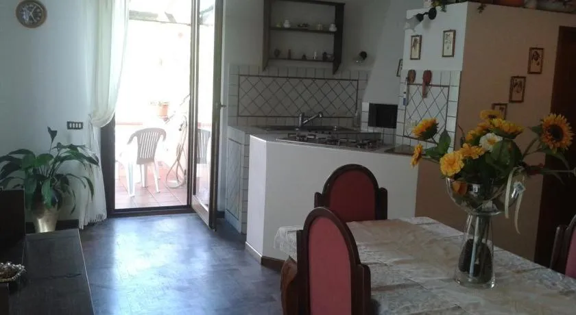 Communal kitchen in Le Mimose B&B