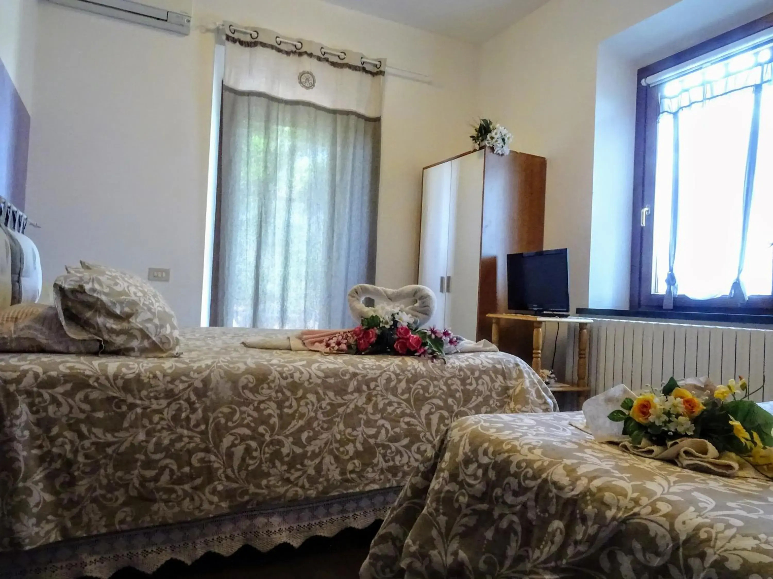 Triple Room with Terrace in Le Mimose B&B Triple Room with Terrace in Le Mimose B&B