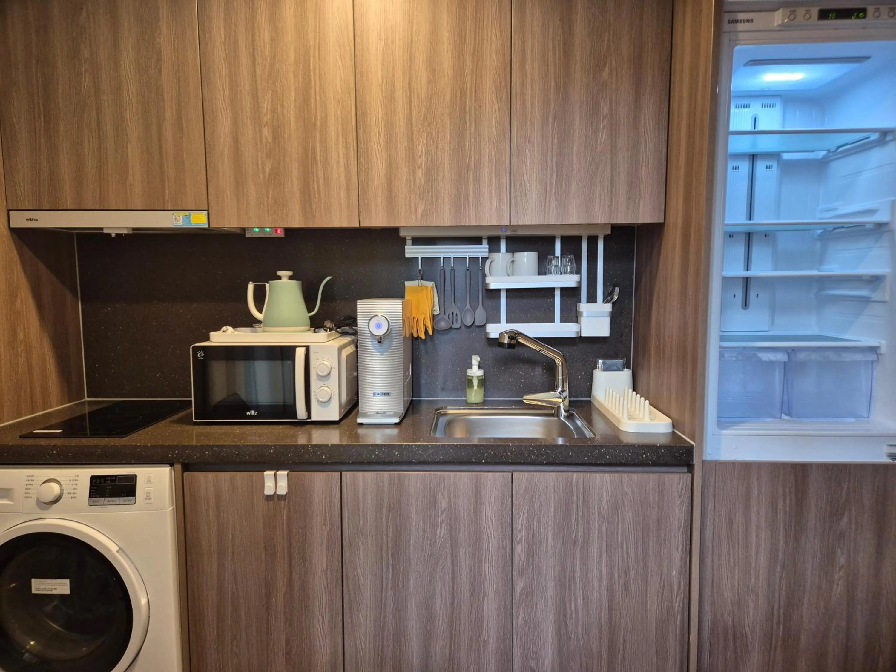 Kitchen or kitchenette in The solid residence - Elbon the stay by haeundae