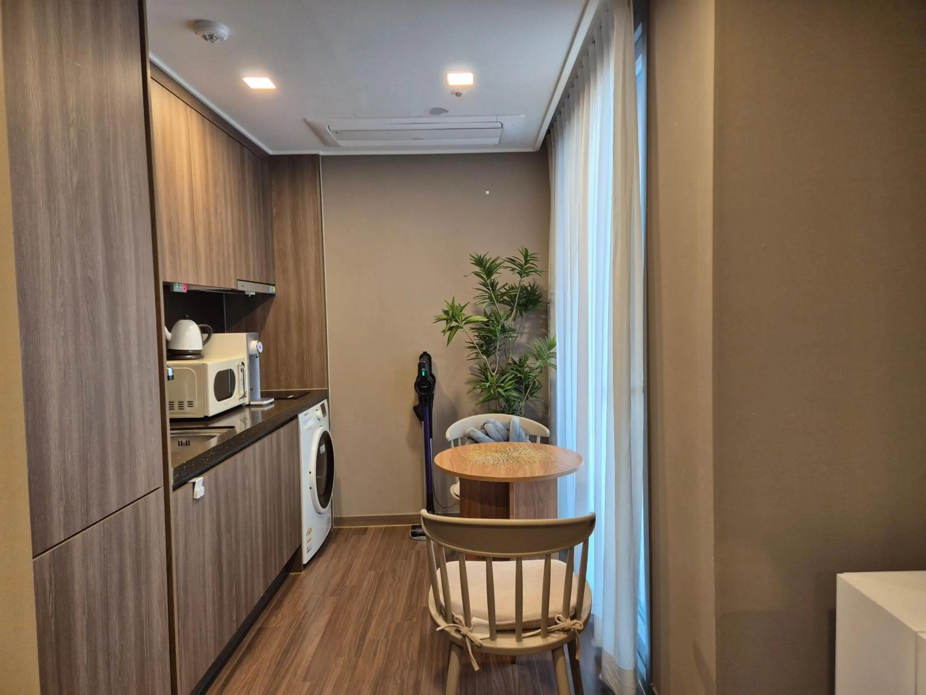 Dining area in The solid residence - Elbon the stay by haeundae