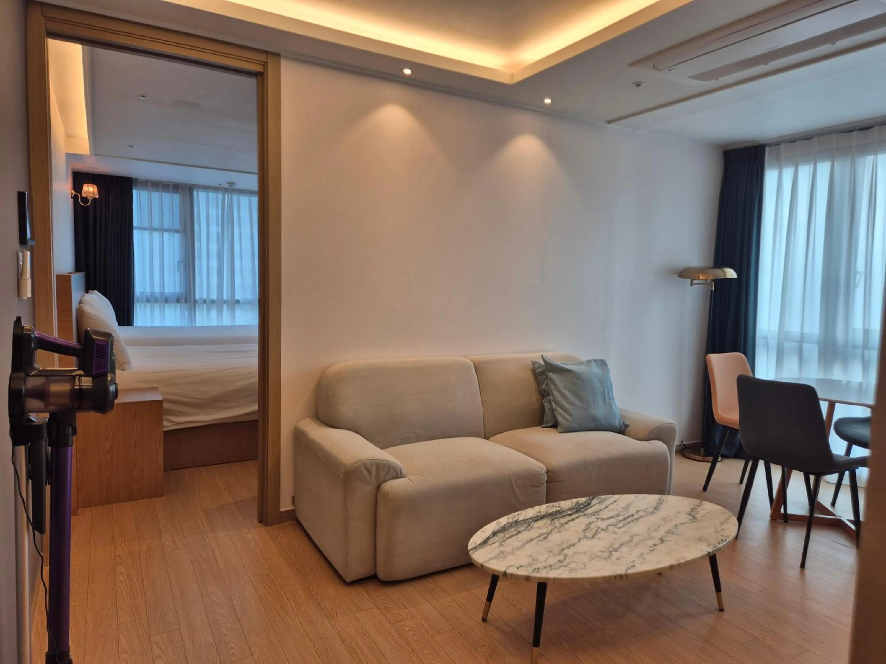 Living room in The solid residence - Elbon the stay by haeundae