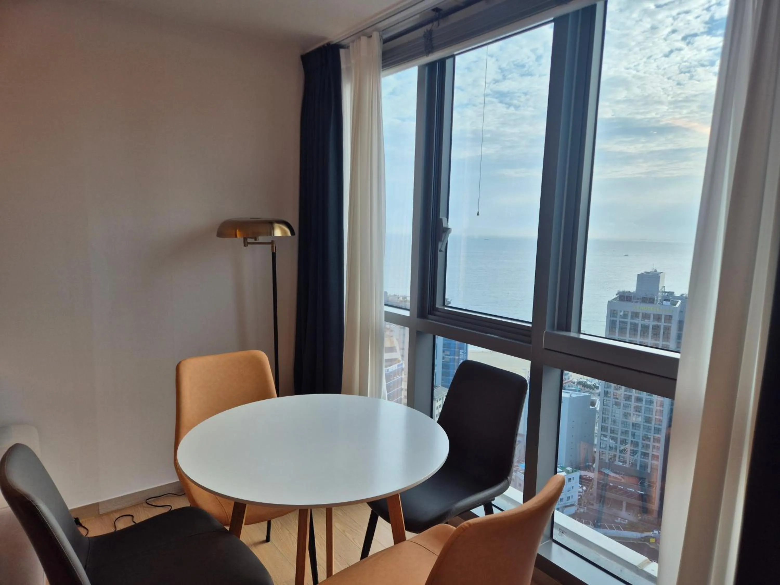 Dining area in The solid residence - Elbon the stay by haeundae