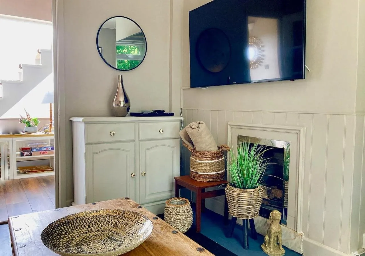 TV and multimedia in Burleigh Court Hotel