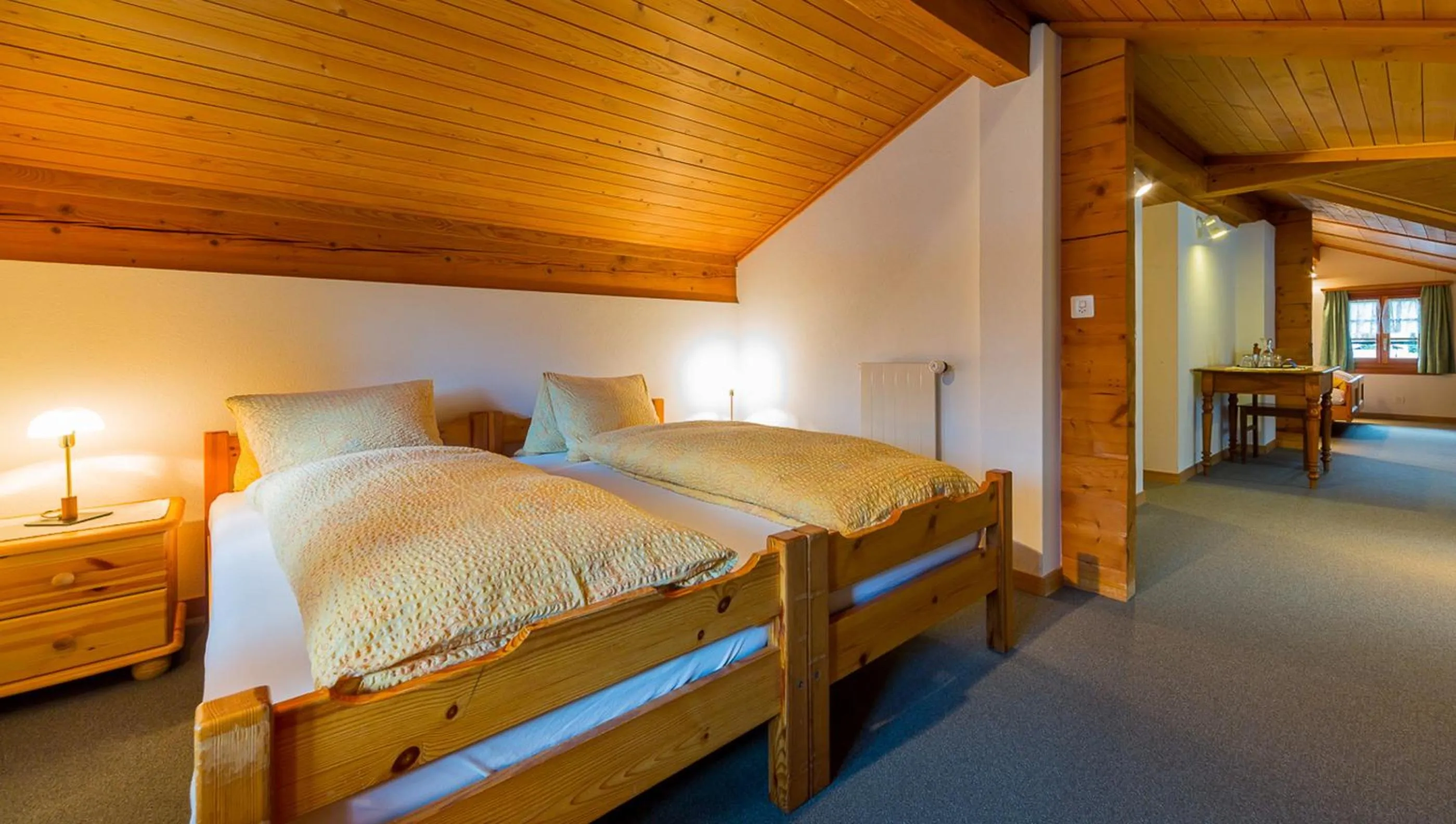 Photo of the whole room, Bed in Swiss Lodge Joopi
