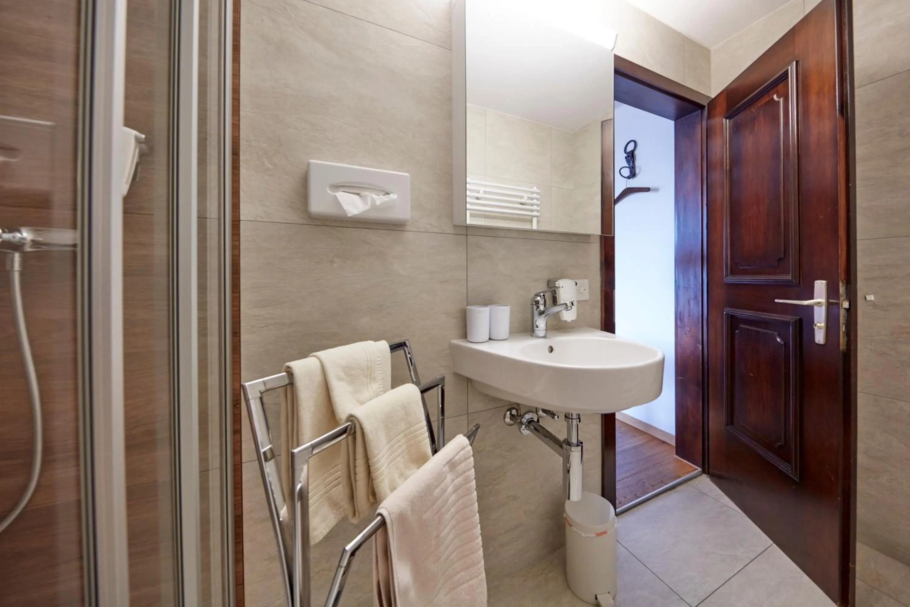 Shower in Hotel Alpenblick