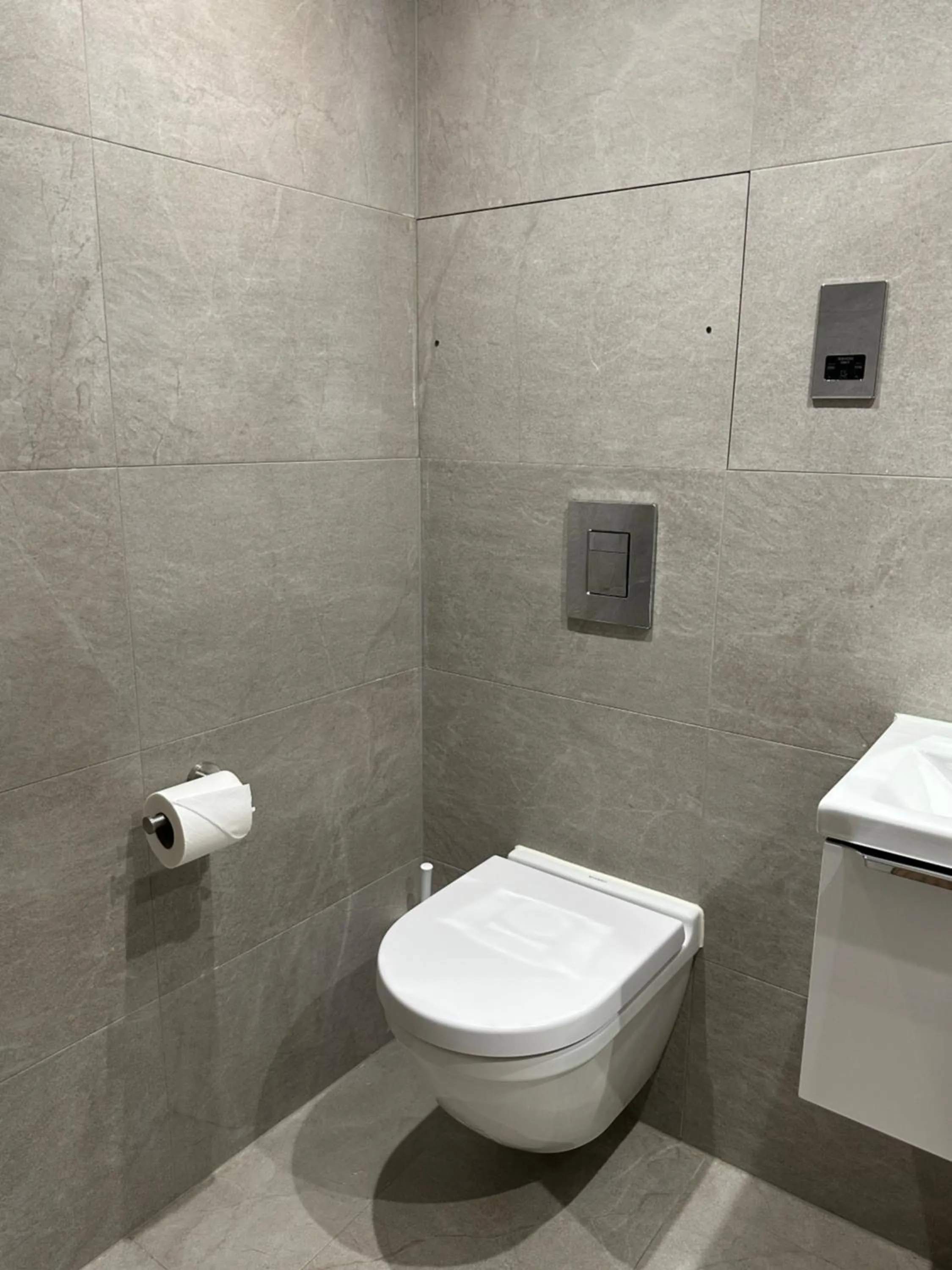 Bathroom in Mabledon Court Hotel