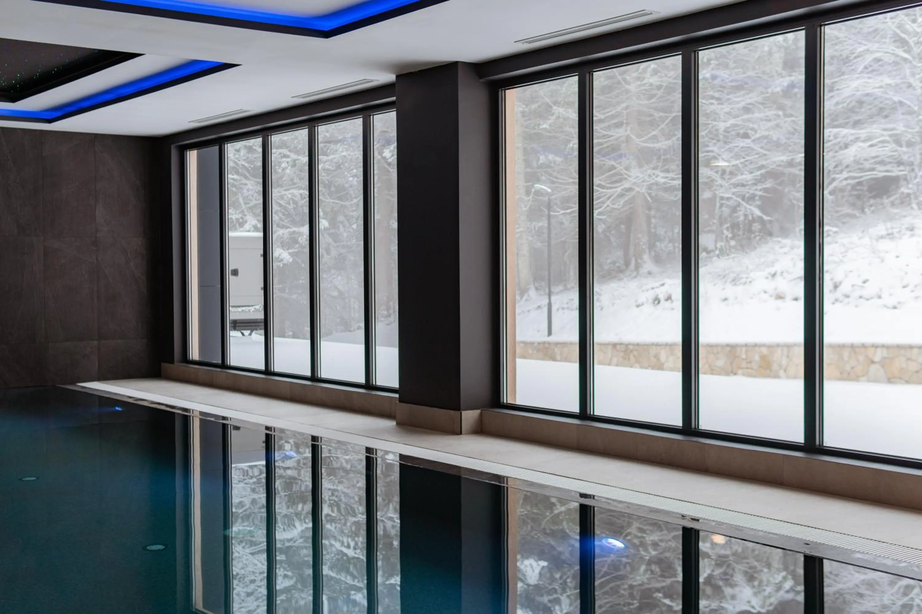 Pool view in Aparthotel Zlatni Javor