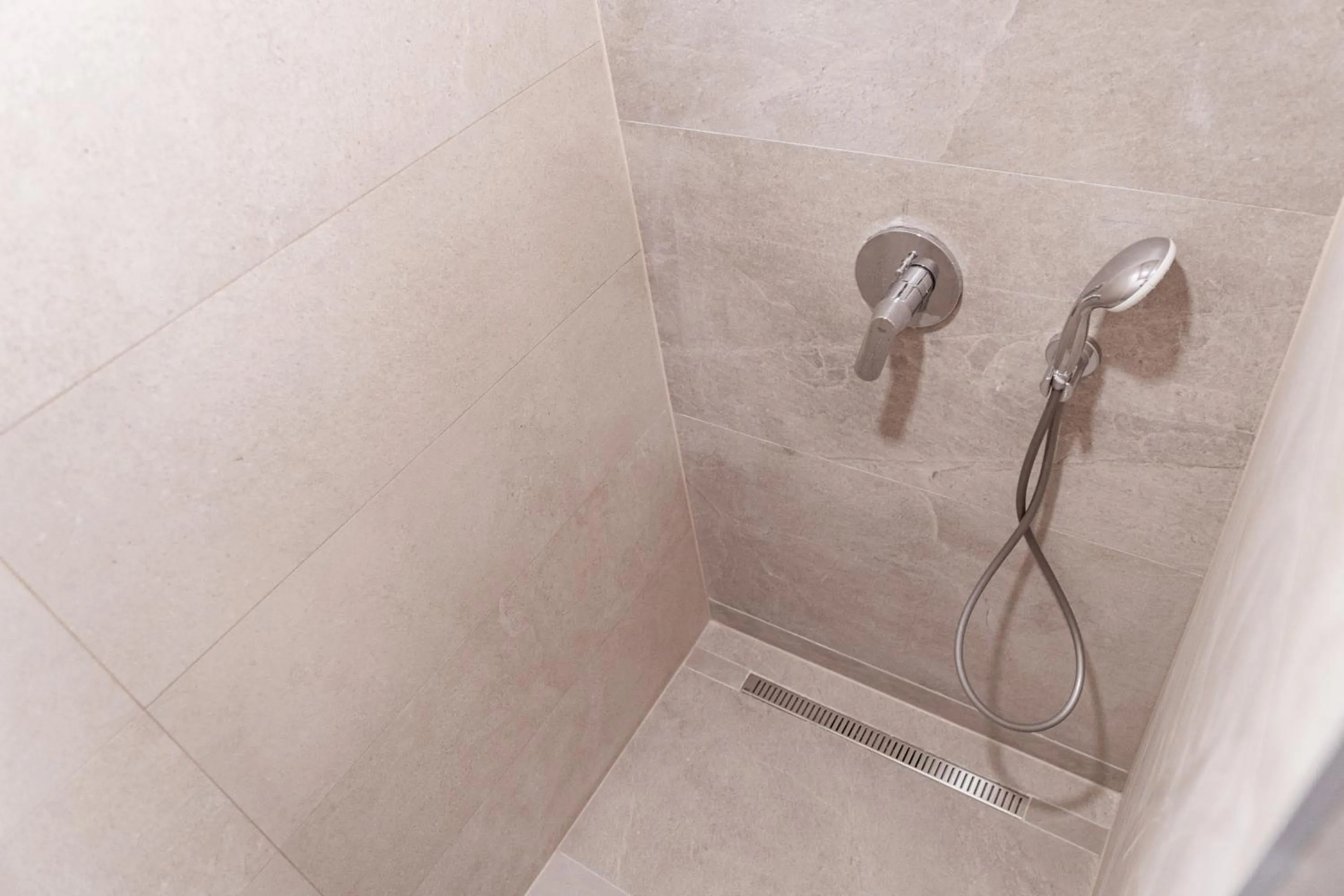 Shower in Aparthotel Zlatni Javor