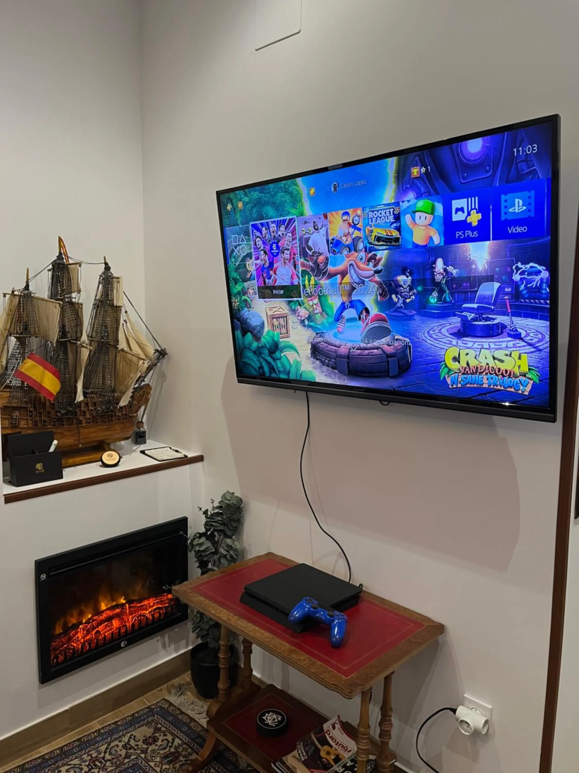 TV and multimedia in Casón De Los López Apartments