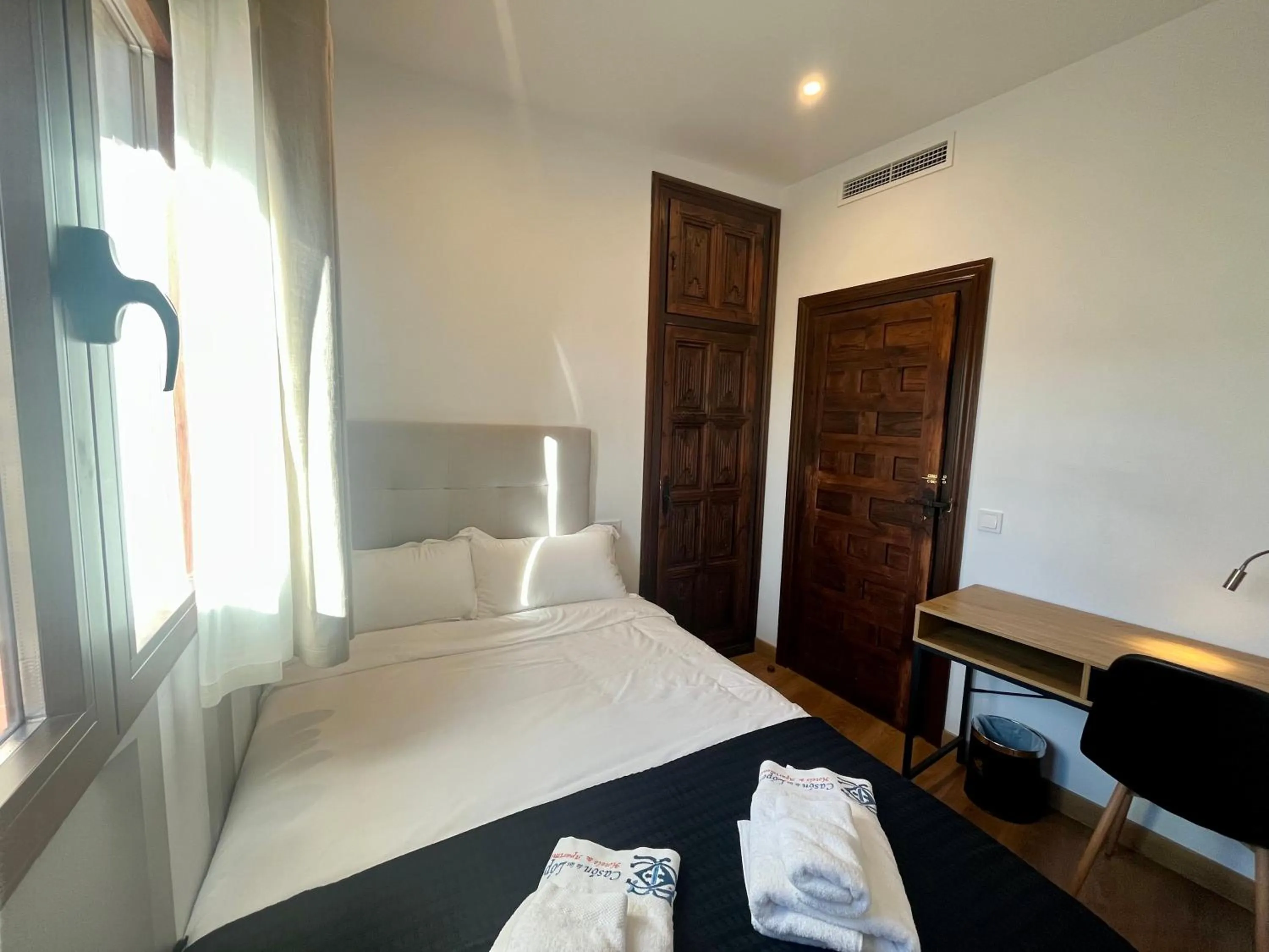 Bedroom, Bed in Casón De Los López Apartments