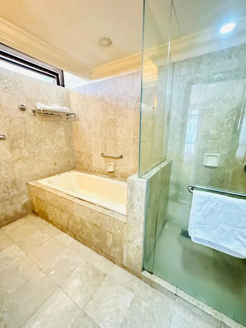 KL COZY GOLD SUITE At TIMES SQUARE