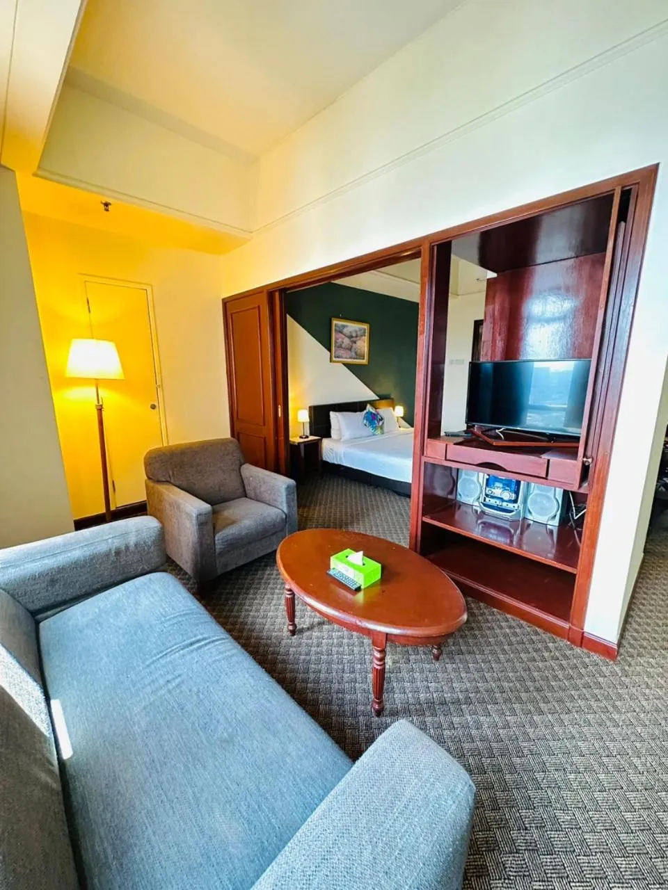 KL COZY GOLD SUITE At TIMES SQUARE