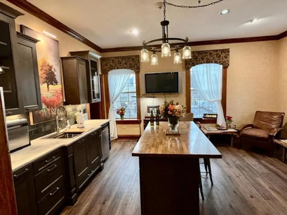 Restaurant/places to eat in The Port Hotel