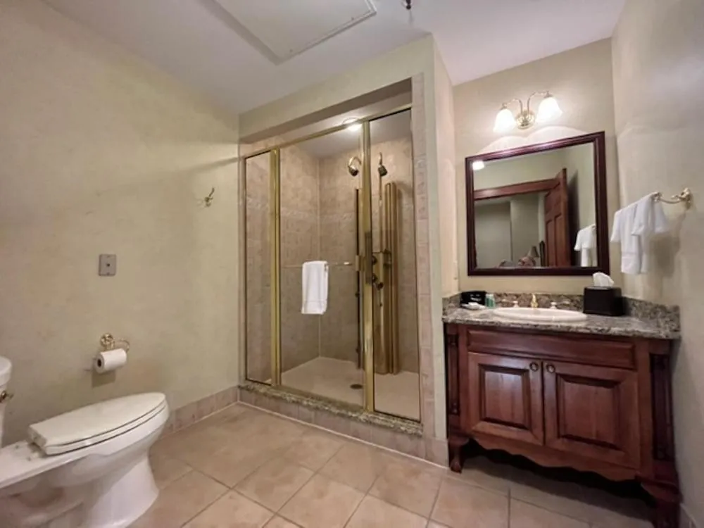 Shower in The Port Hotel