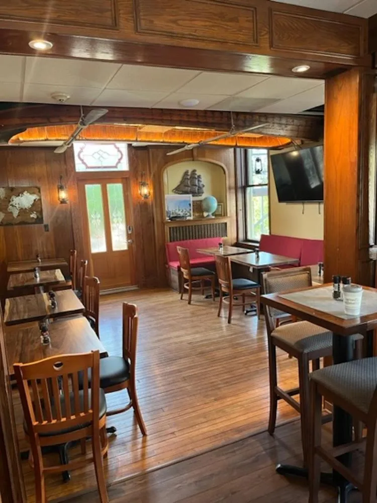 Restaurant/places to eat in The Port Hotel