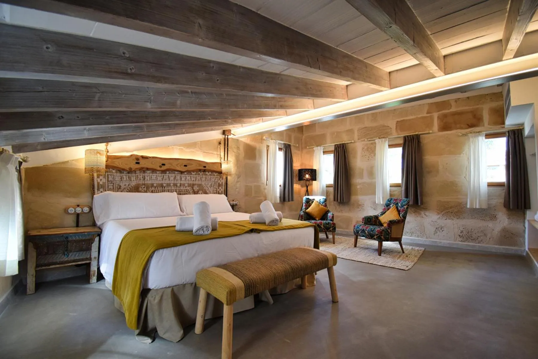 Photo of the whole room, Bed in Calvario Plaza Hotel