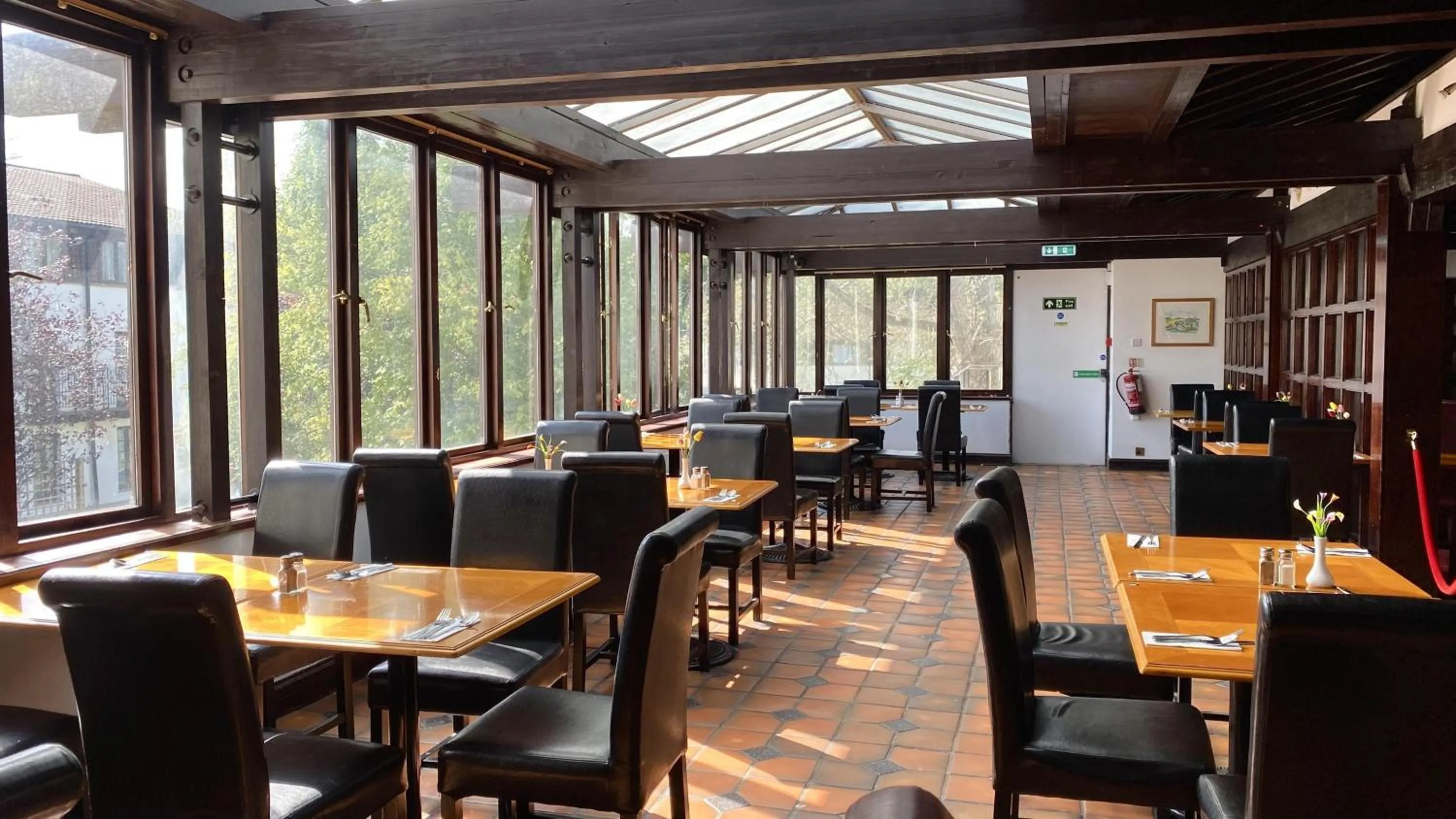 Restaurant/places to eat in Europa Gatwick Hotel