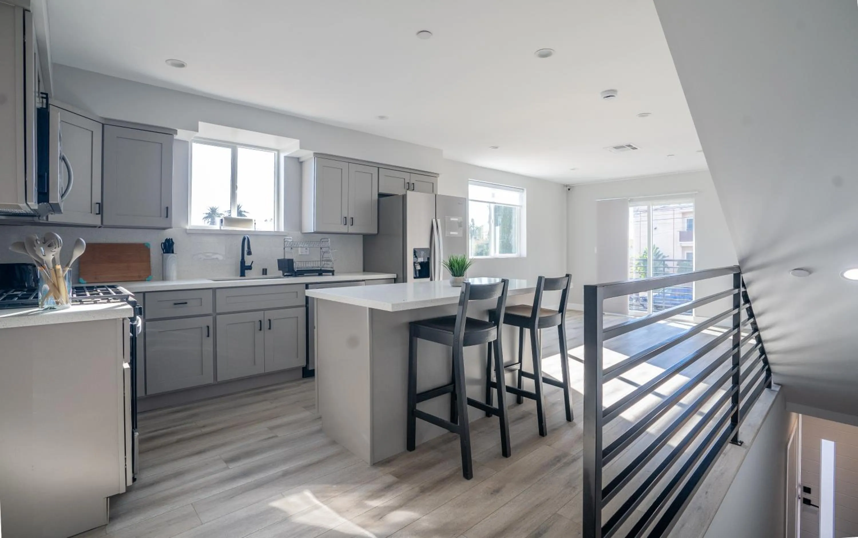 Kitchen or kitchenette in Normandie Hostel