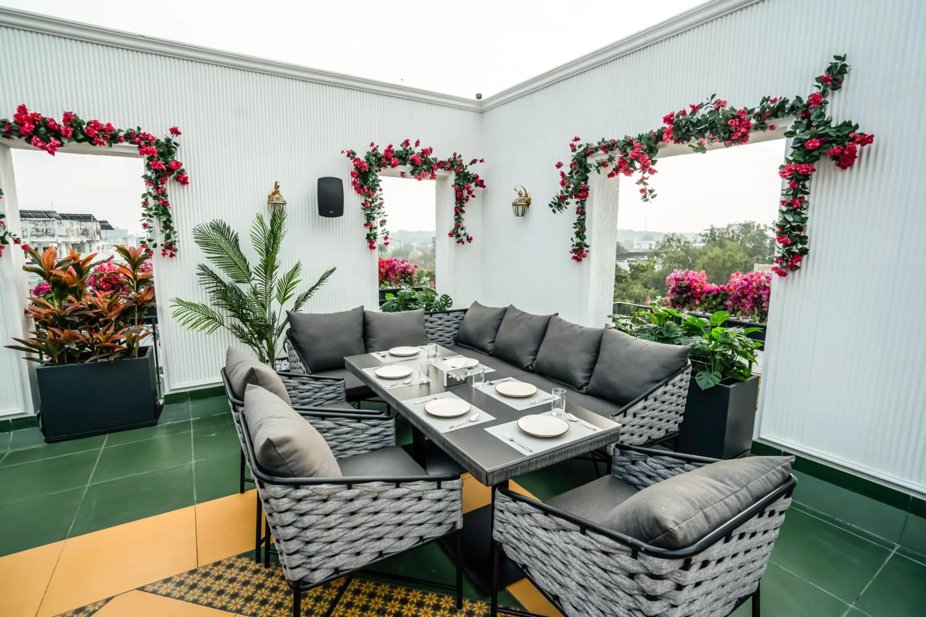 Restaurant/places to eat in M2 Square by Monday Premium