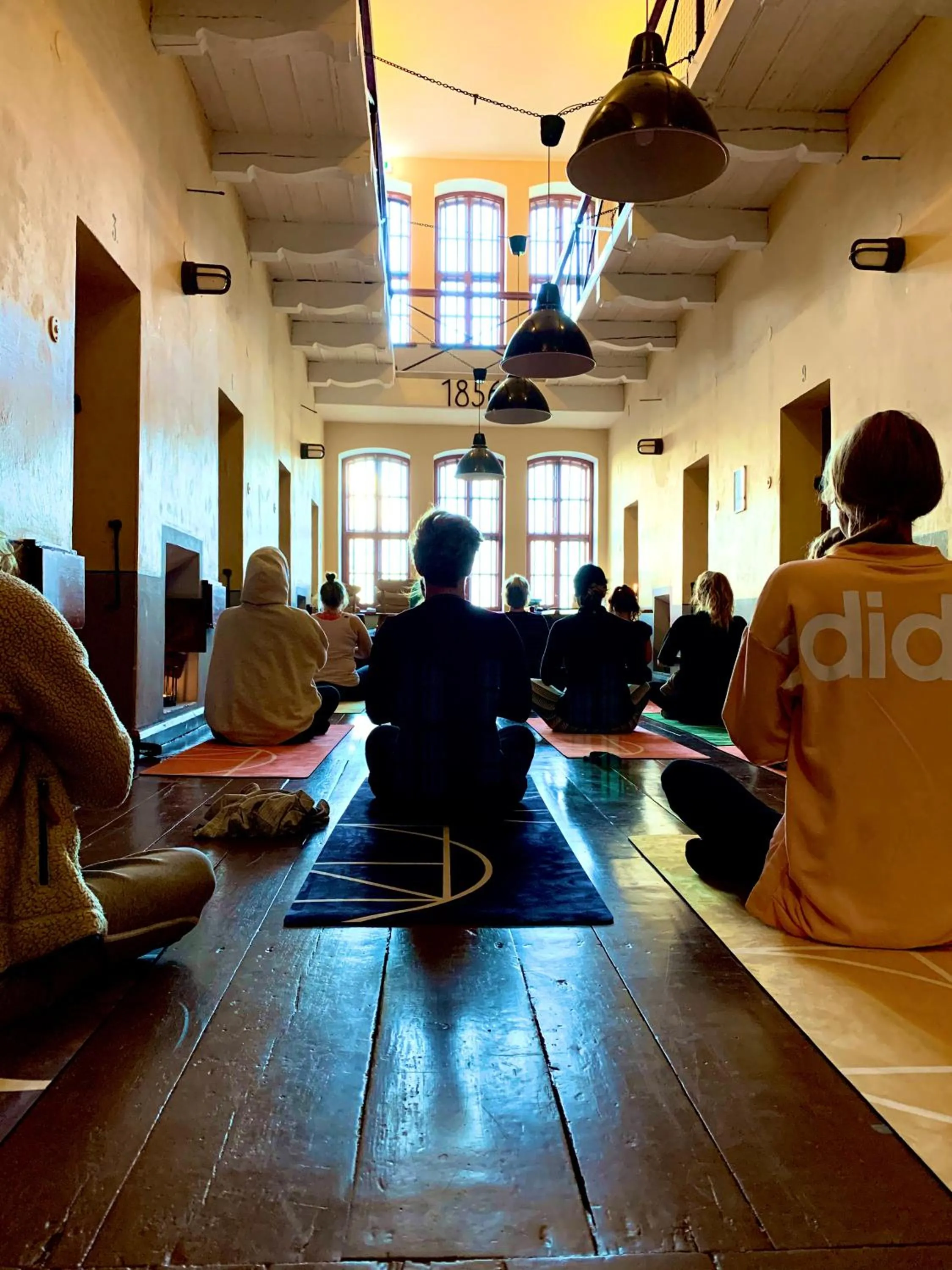 People in Fästningens