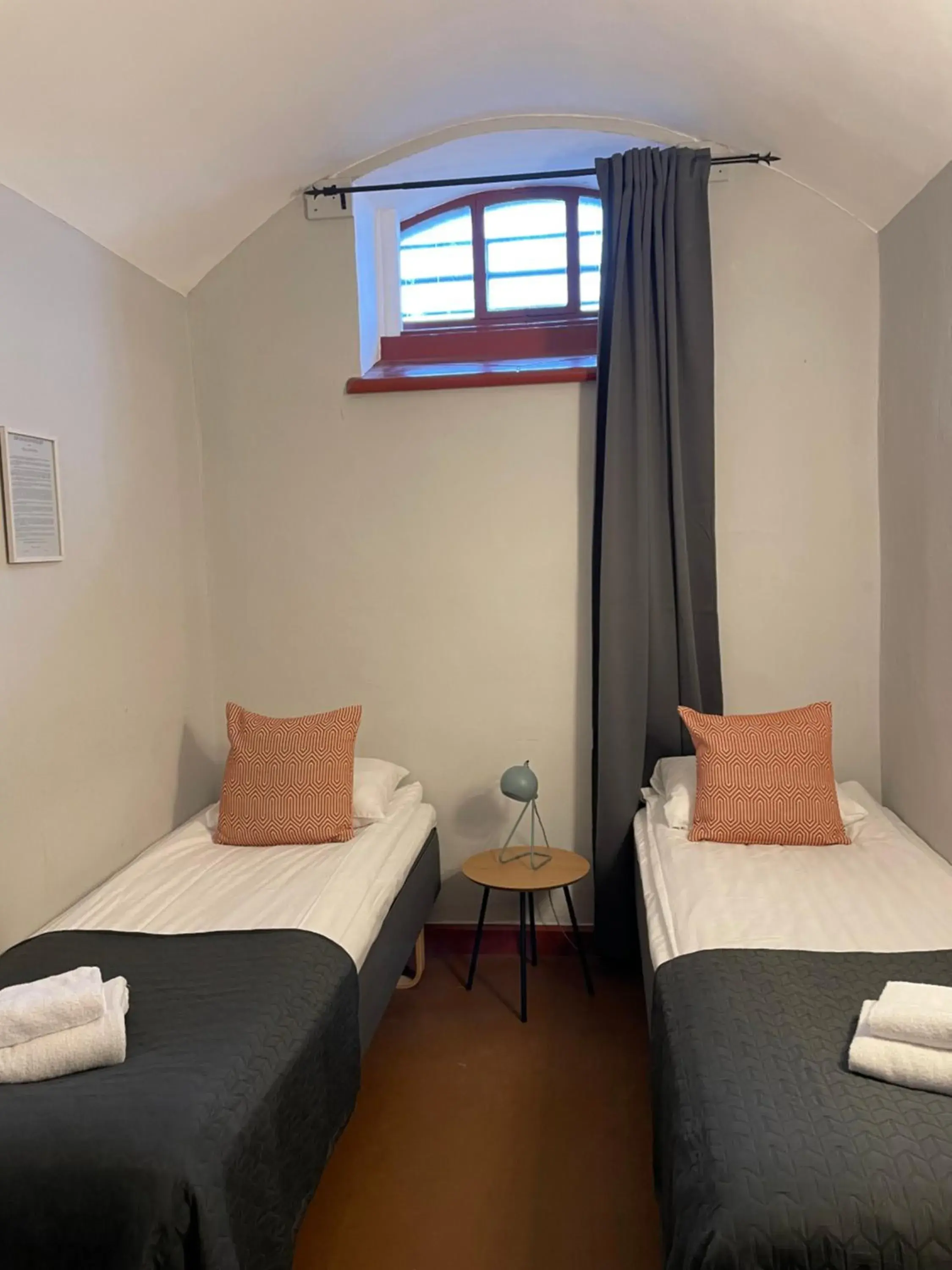 Twin Cell with shared Bathroom - Hostel Room in Fästningens Twin Cell with shared Bathroom - Hostel Room in Fästningens