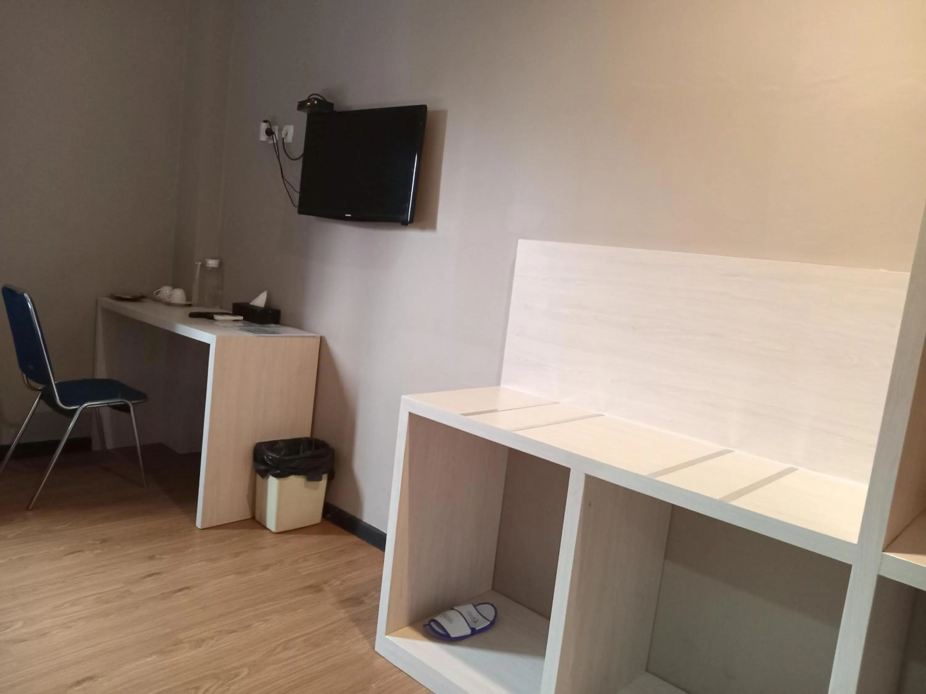 Communal lounge/ TV room in Violand Garden Hotel Samarinda