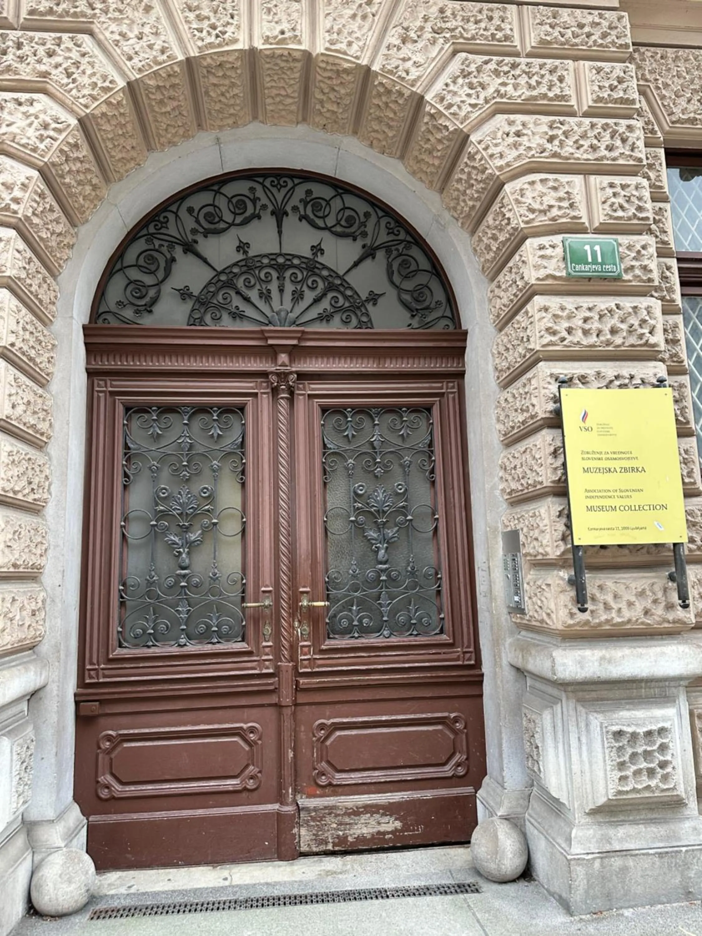 Facade/entrance in Hostel Opera