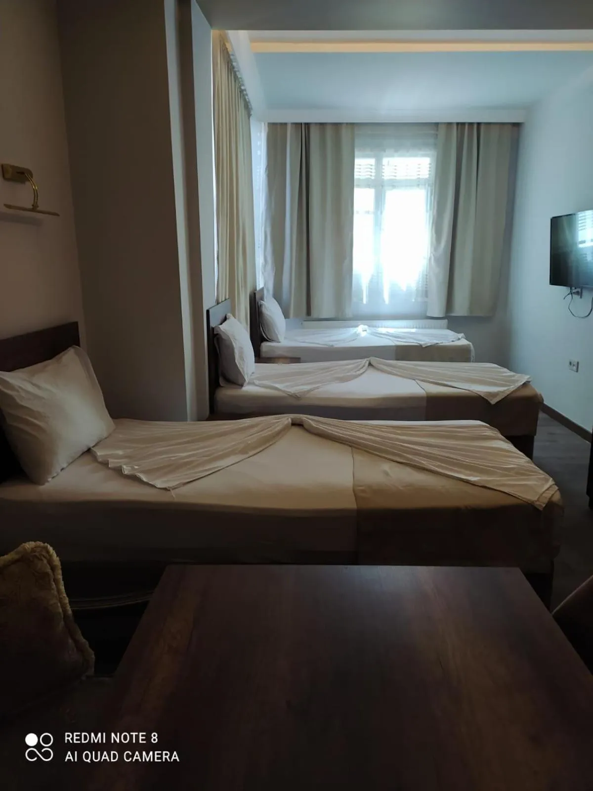 Bed in Center Room Otel