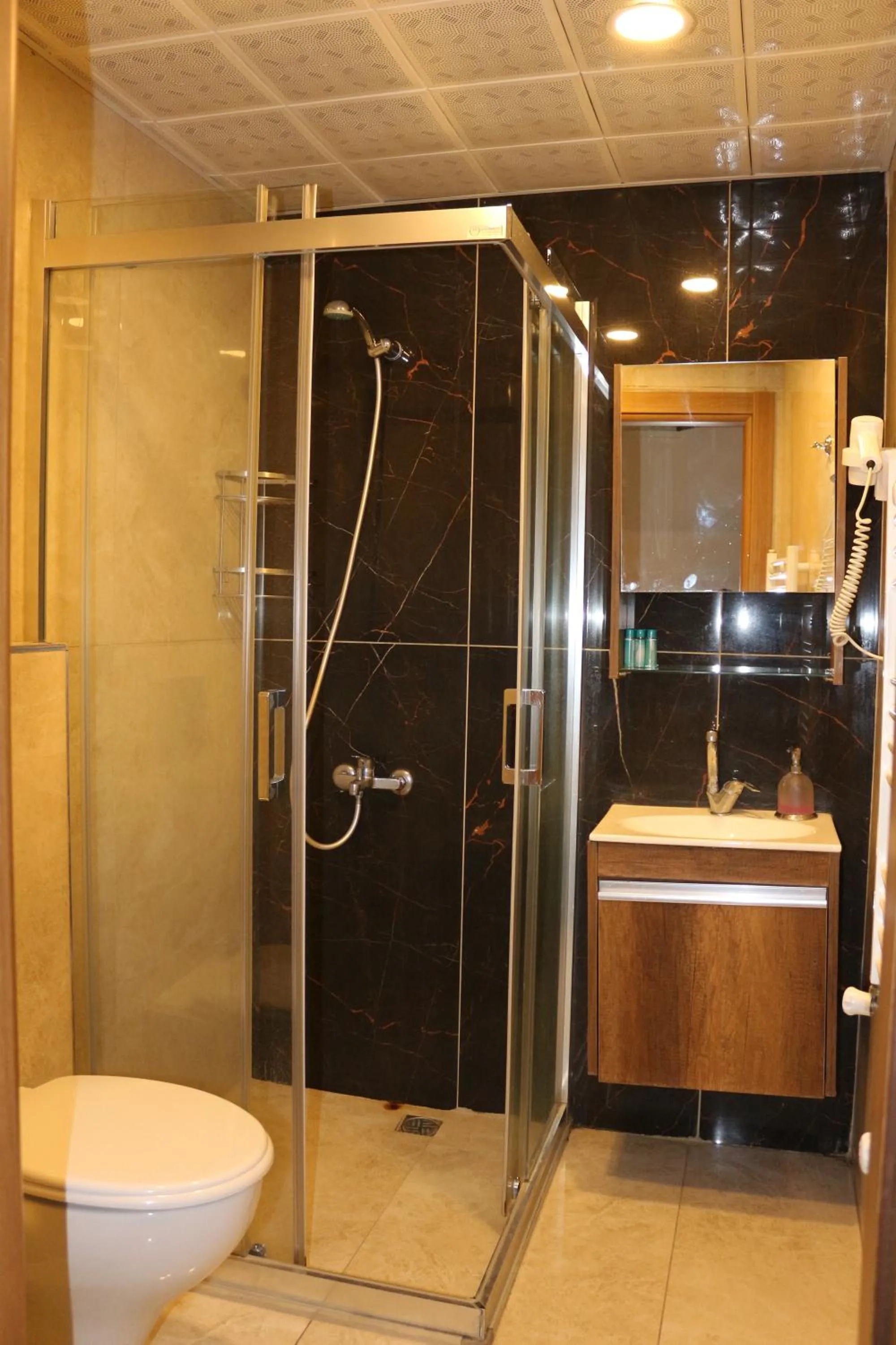 Shower in Center Room Otel