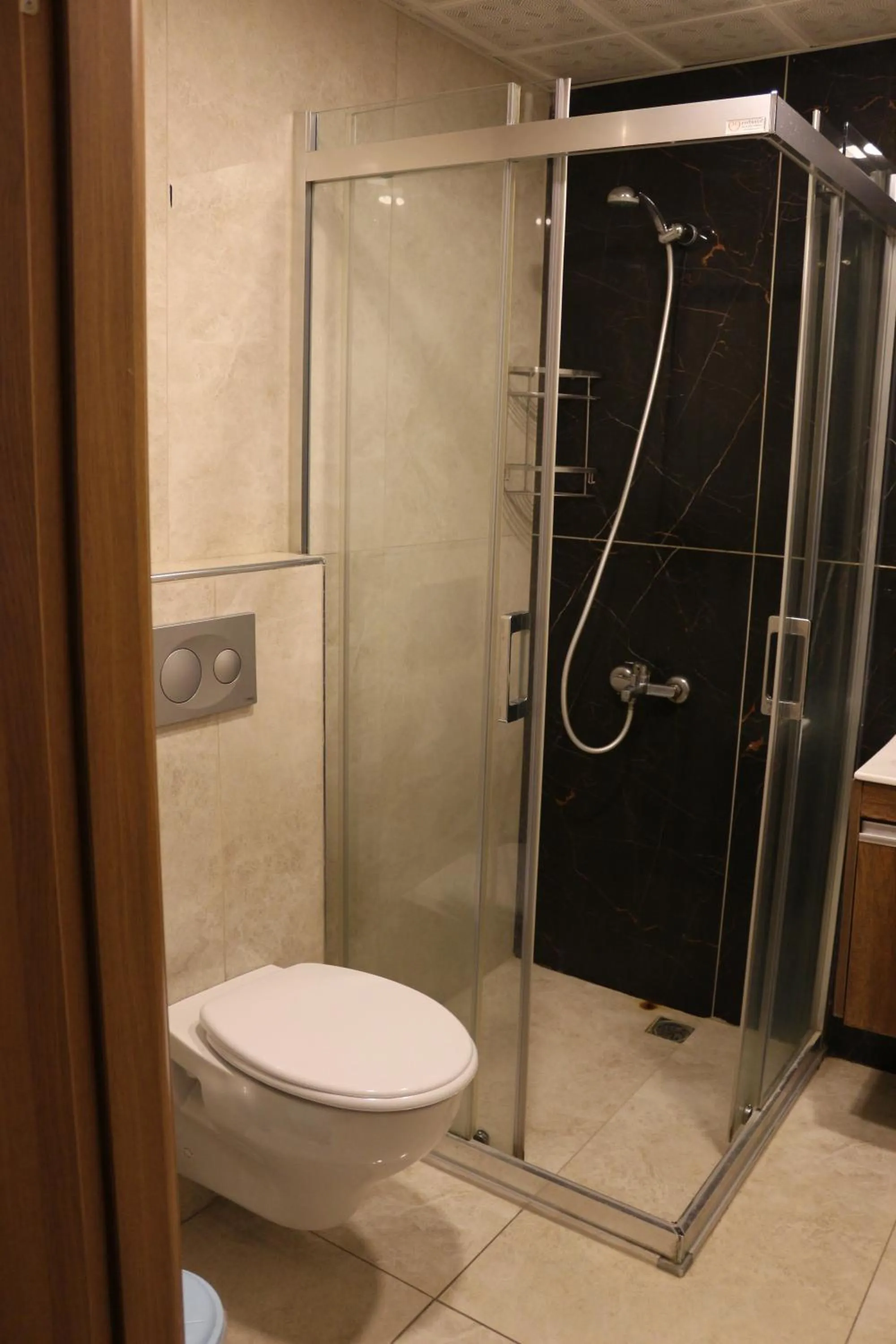 Bathroom in Center Room Otel