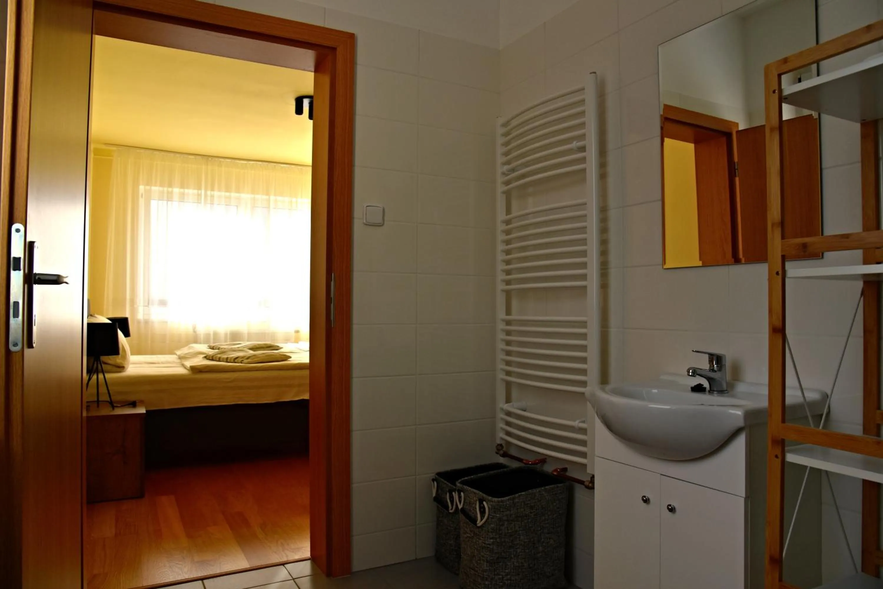 Bathroom, Bed in Hotel Bobr