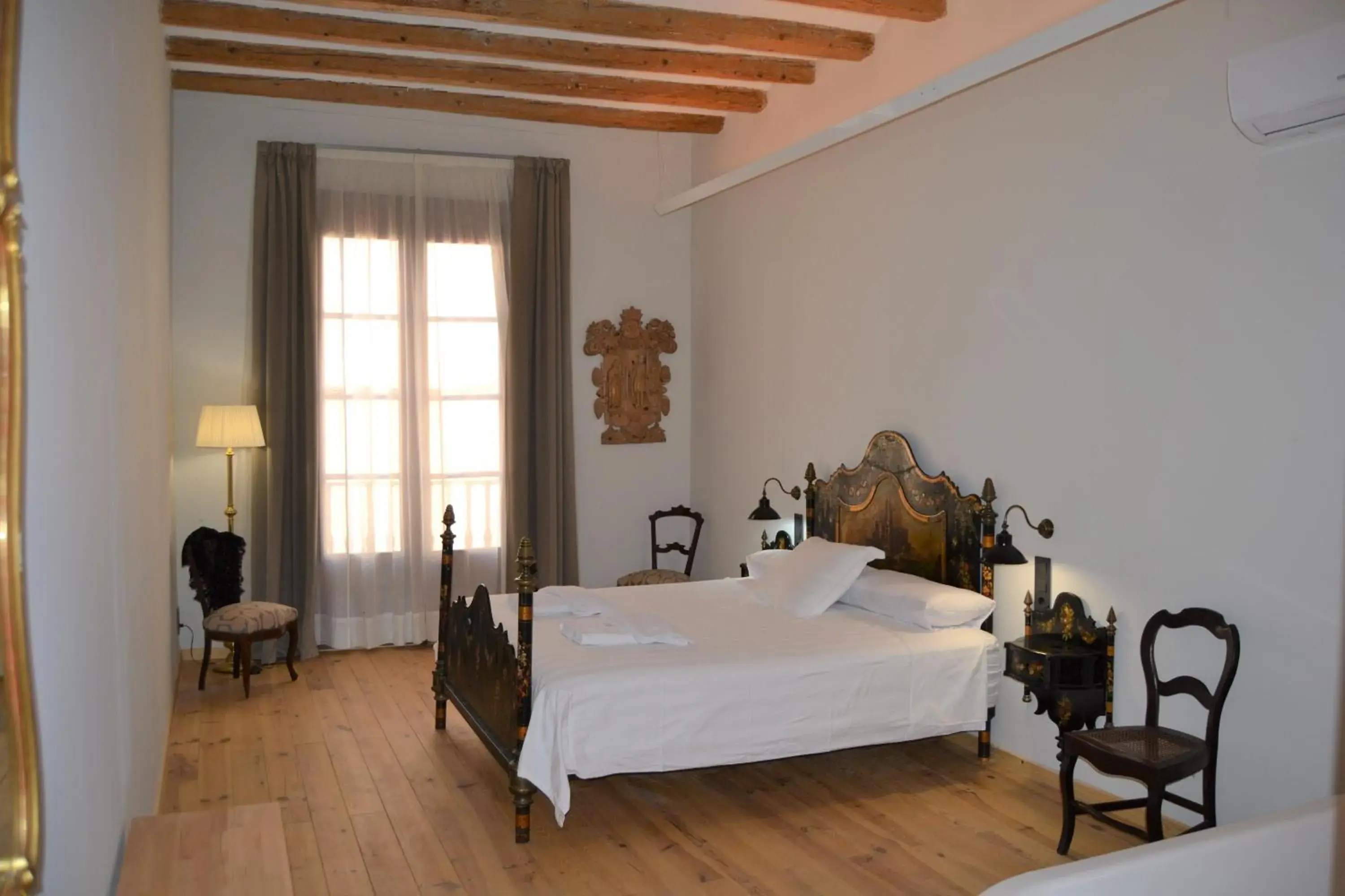 Suite with Balcony in Lo Palauet de la Muralla Suite with Balcony in Lo Palauet de la Muralla