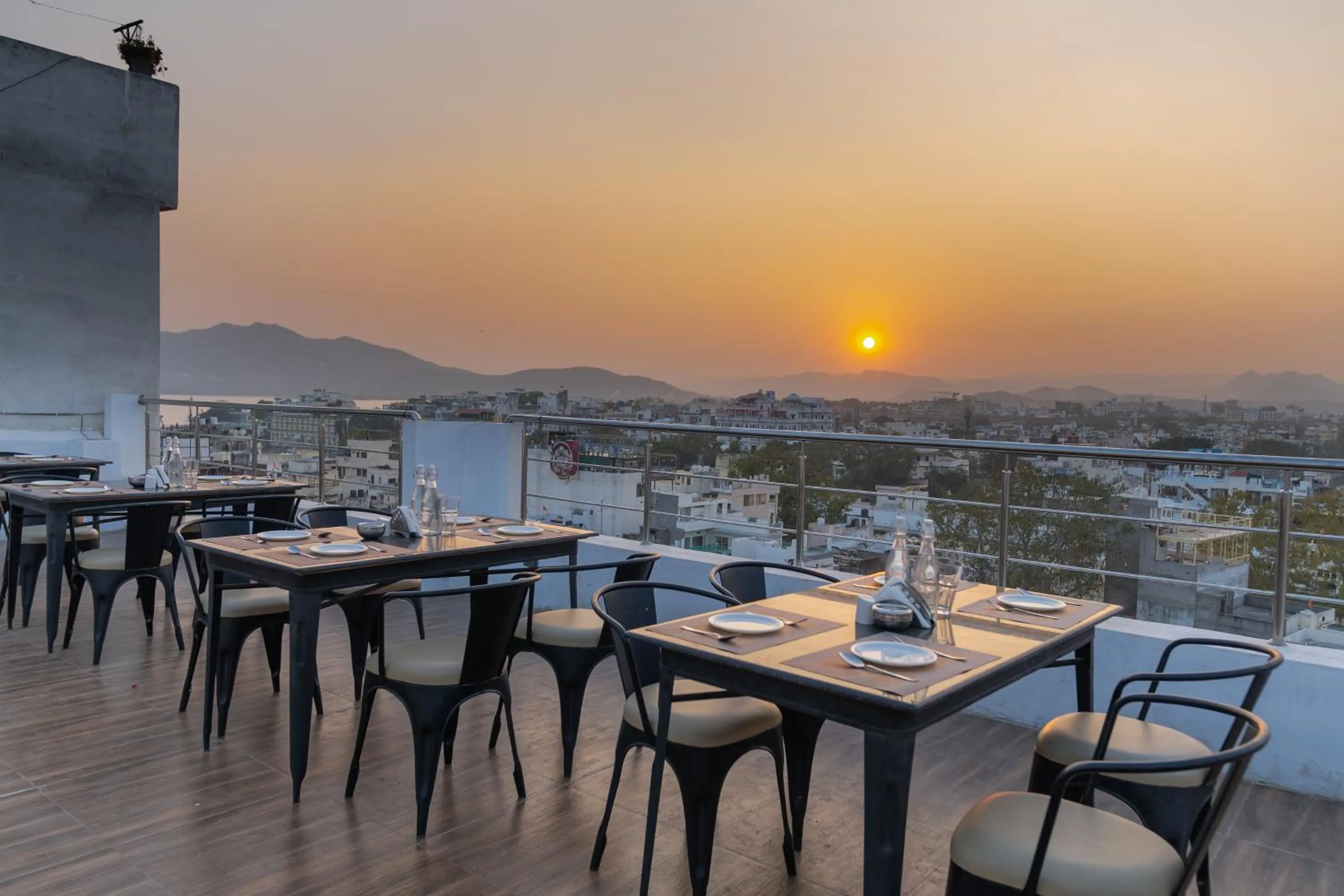 Restaurant/places to eat in Amoraya Udaipur