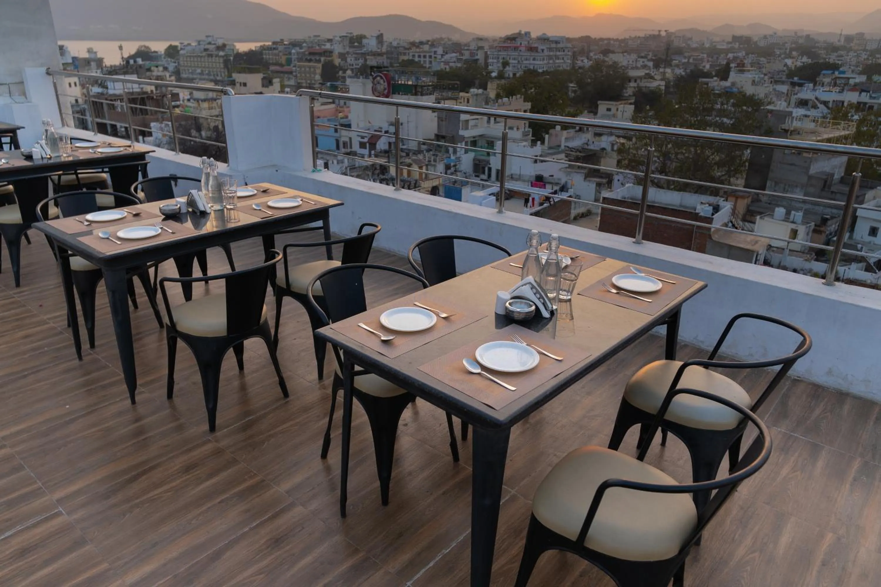 Restaurant/places to eat in Amoraya Udaipur