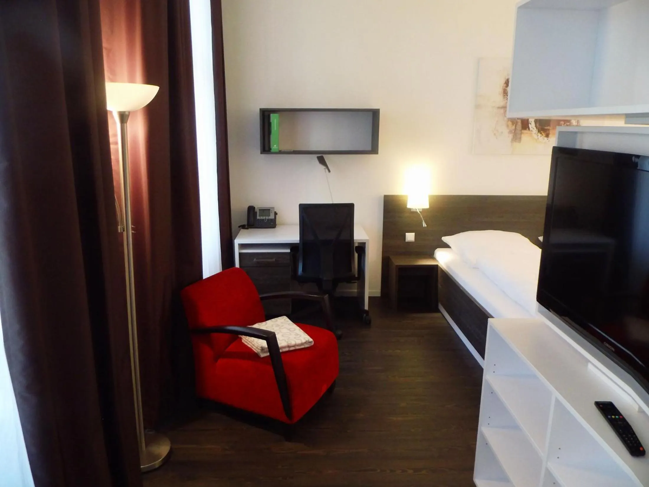 Photo of the whole room, Bed in Boardinghaus Weinberg Campus