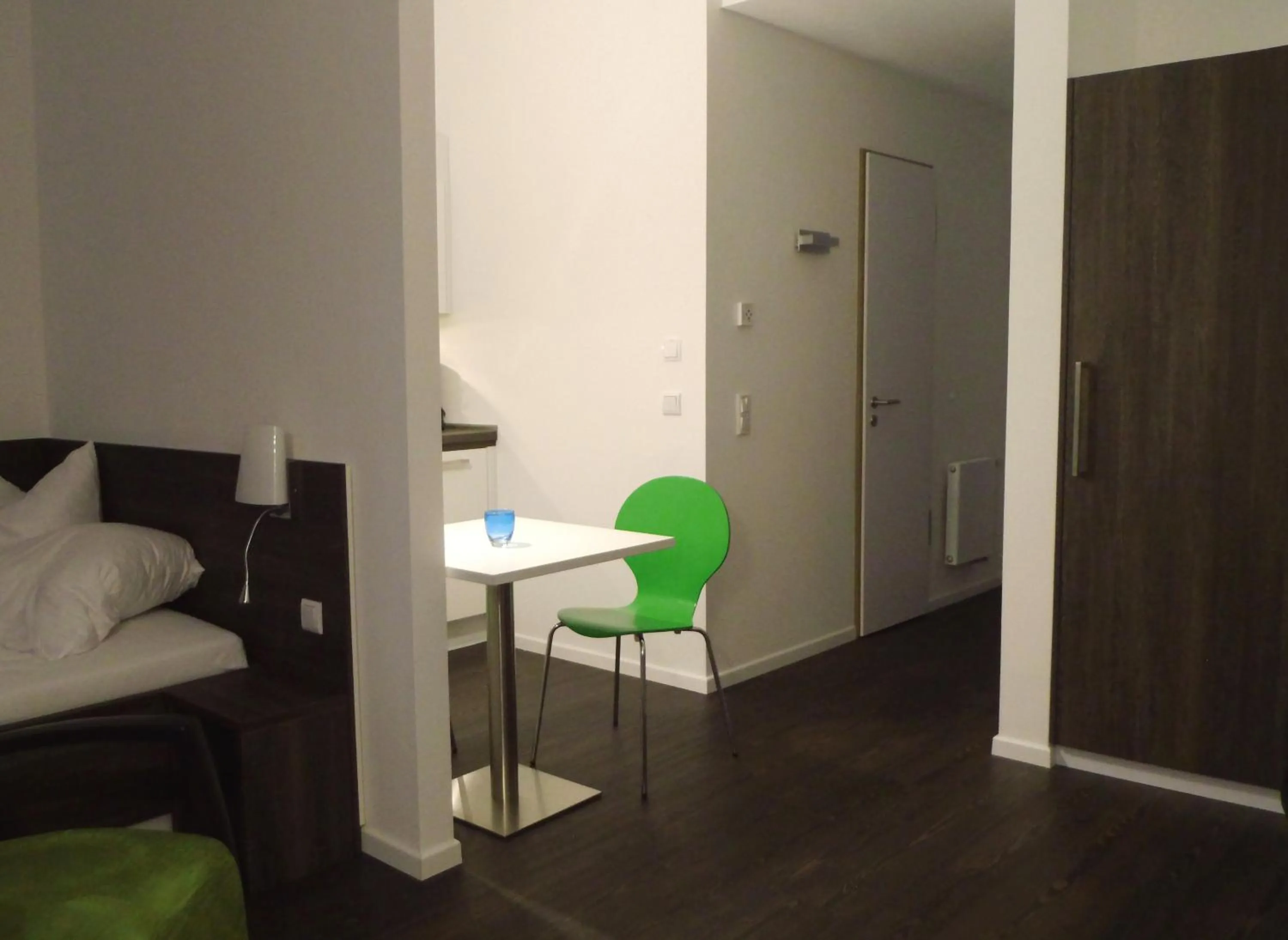 Dining area, Bed in Boardinghaus Weinberg Campus